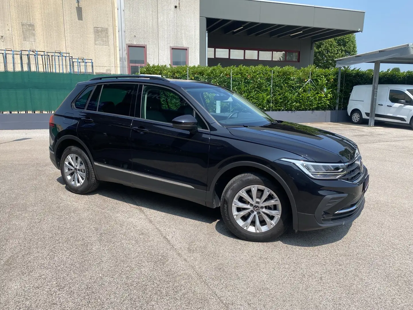 Volkswagen Tiguan 2.0 TDI 150 CV SCR DSG Life Schwarz - 2