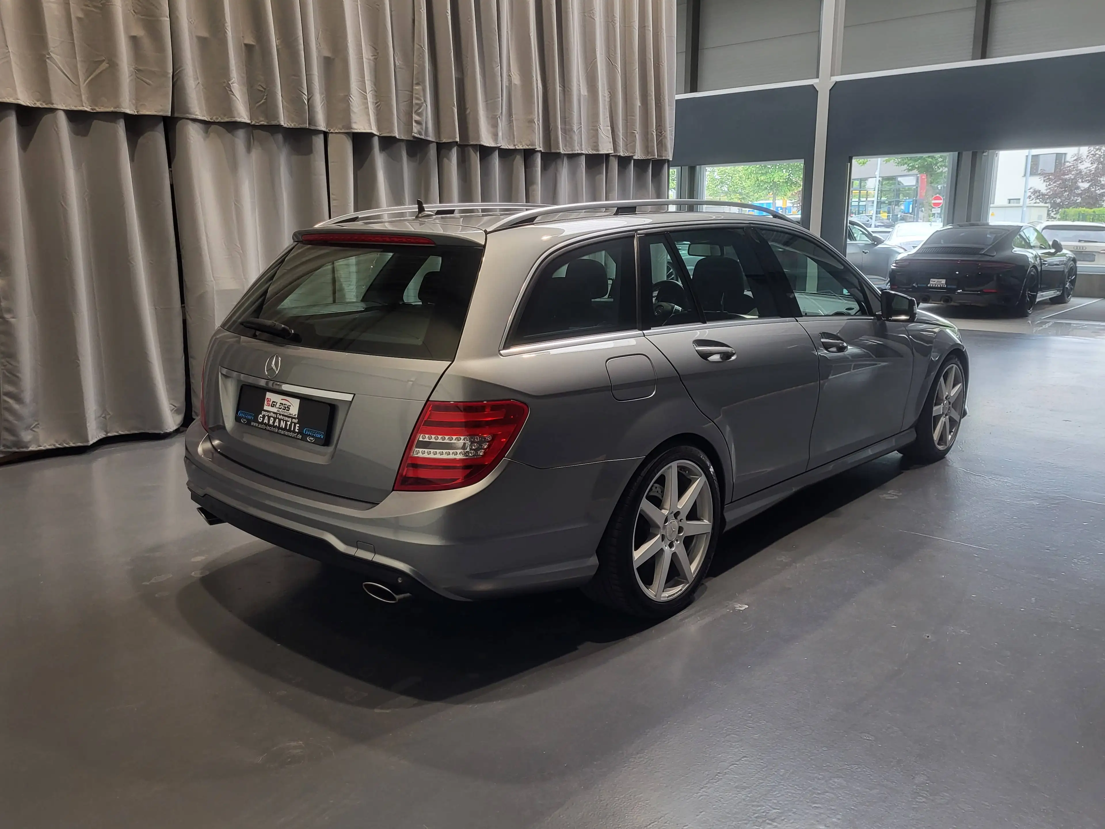 Mercedes-Benz C 350 T CGI AMG-Line *Navi| Xenon| Schiebedach* — photo 4