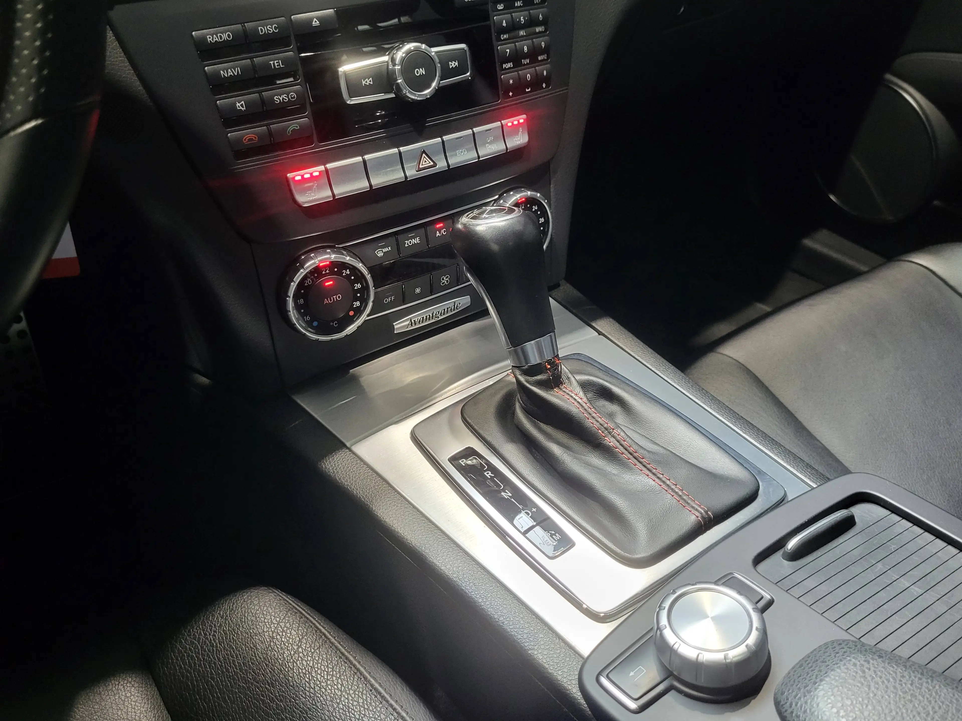 Mercedes-Benz C 350 T CGI AMG-Line *Navi| Xenon| Schiebedach* — photo 12