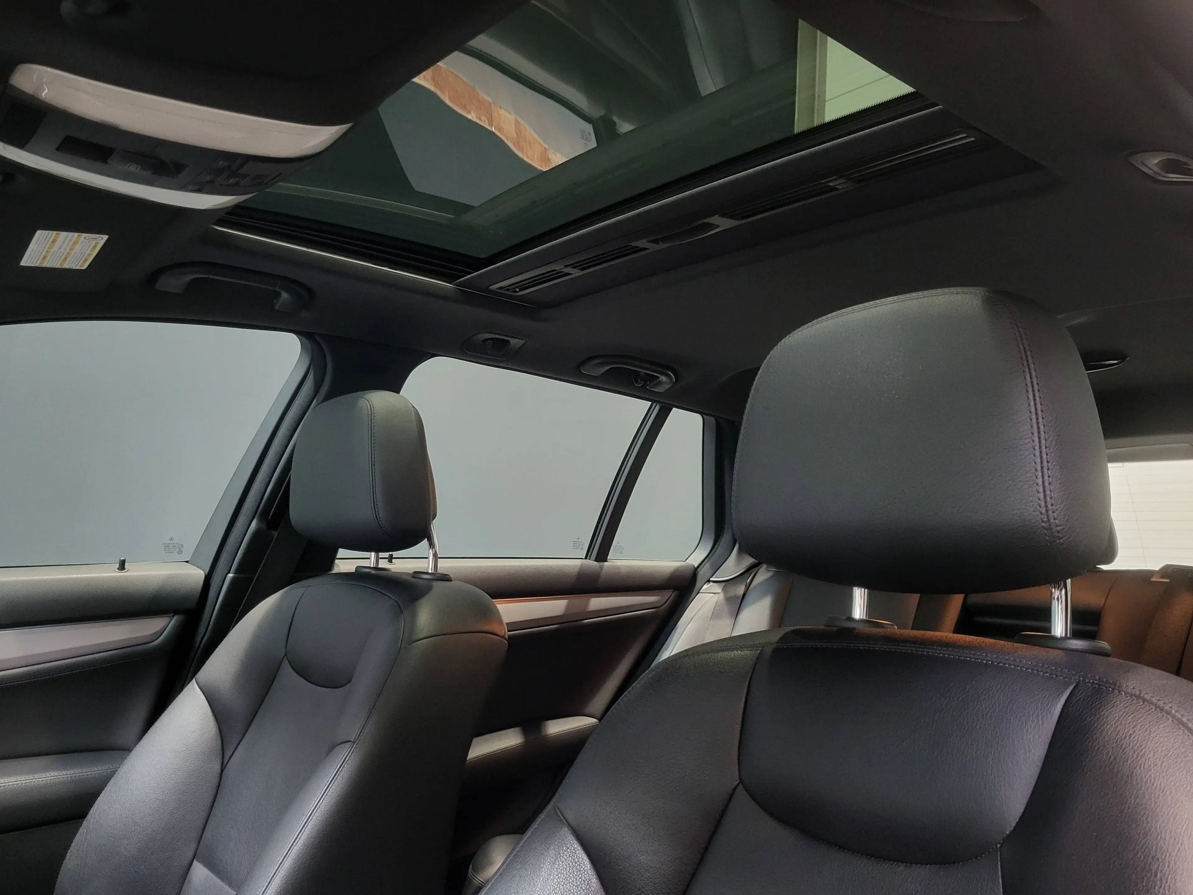 Mercedes-Benz C 350 T CGI AMG-Line *Navi| Xenon| Schiebedach* — photo 8