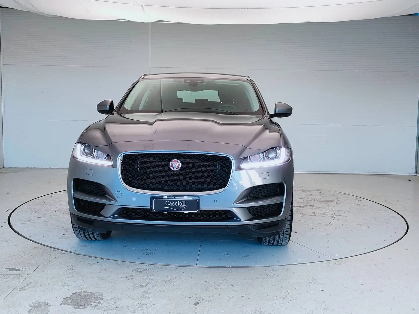 Jaguar F-Pace 2.0 D I4 Chequered Flag Grijs - 2