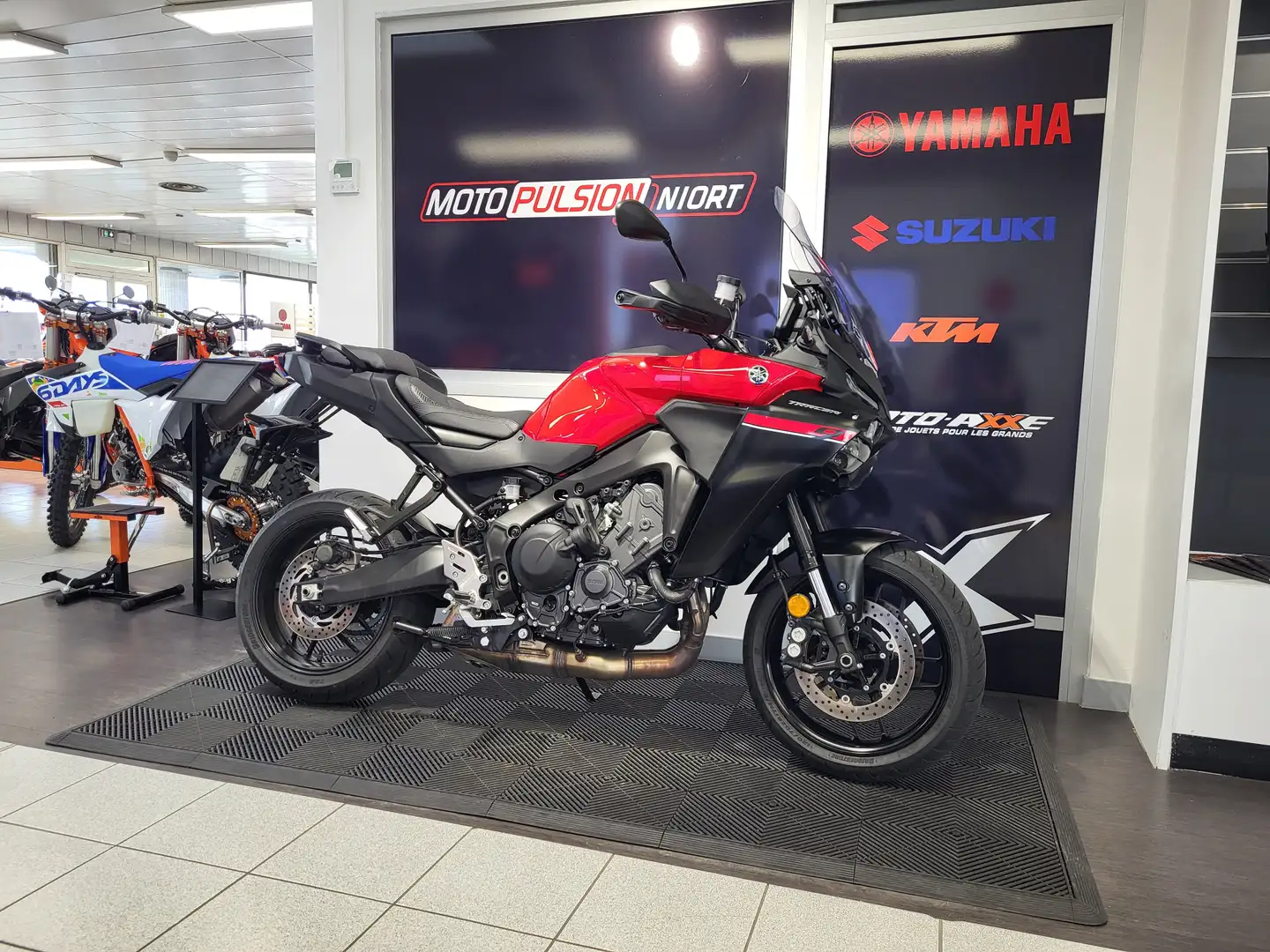 Yamaha Tracer 9 Rojo - 1