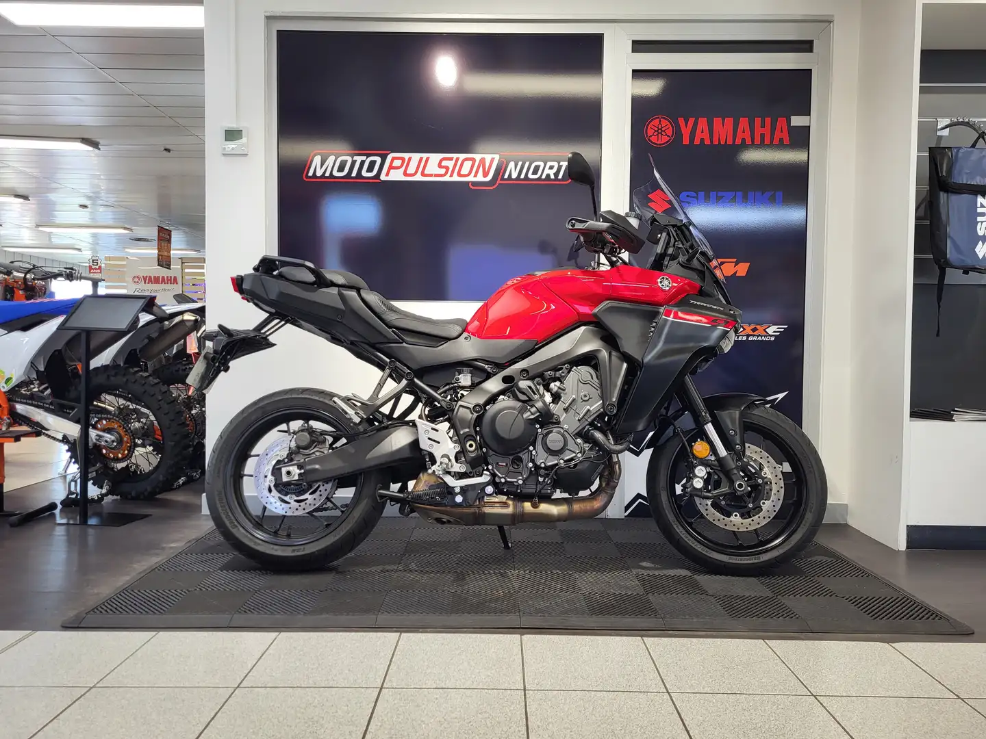 Yamaha Tracer 9 Rojo - 2