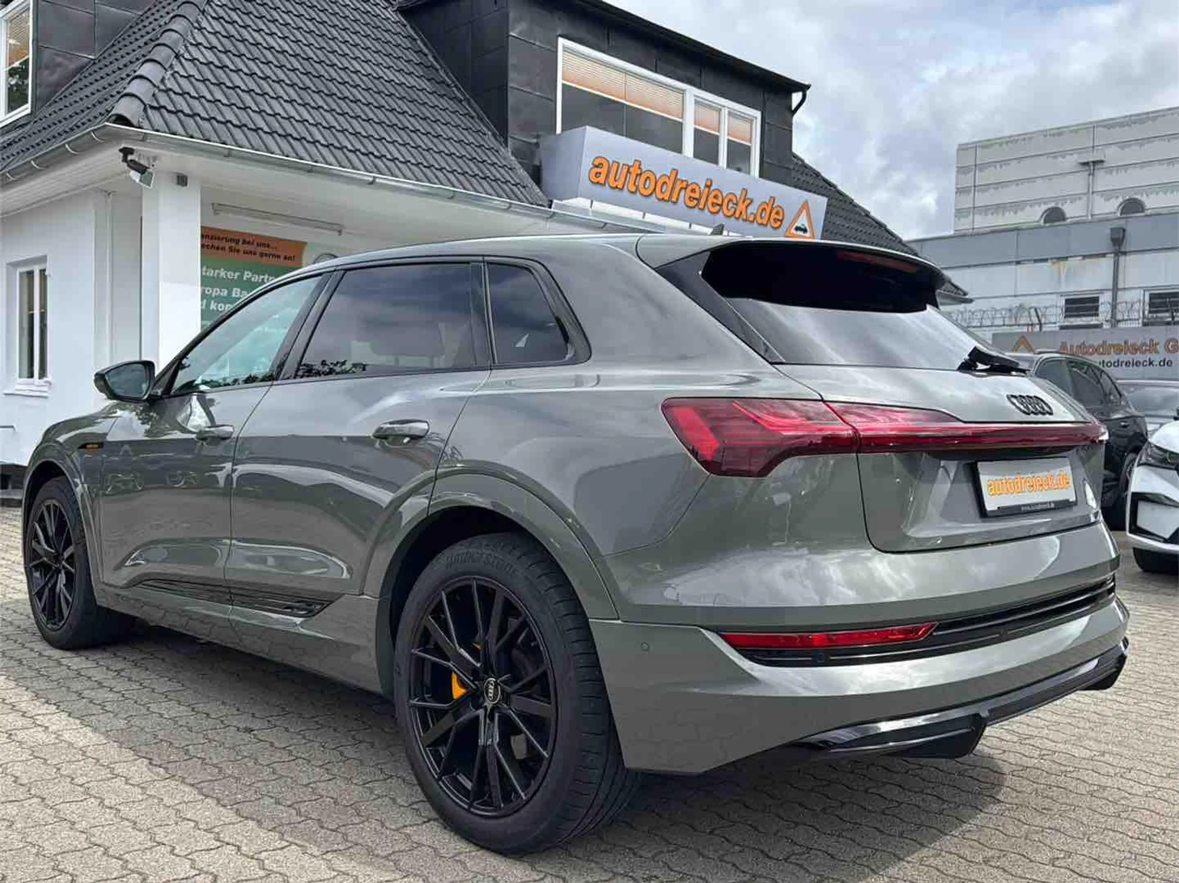 Audi e-tron 55 2x S line BLACK EDITION ACC MATRIX 360 — photo 10