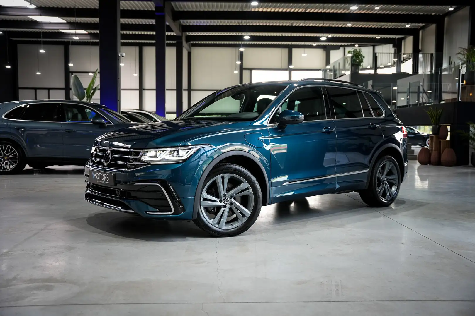 Volkswagen Tiguan eHybrid 1.4 R-Line - ACC - Pano - IQ Light - Bleu - 1