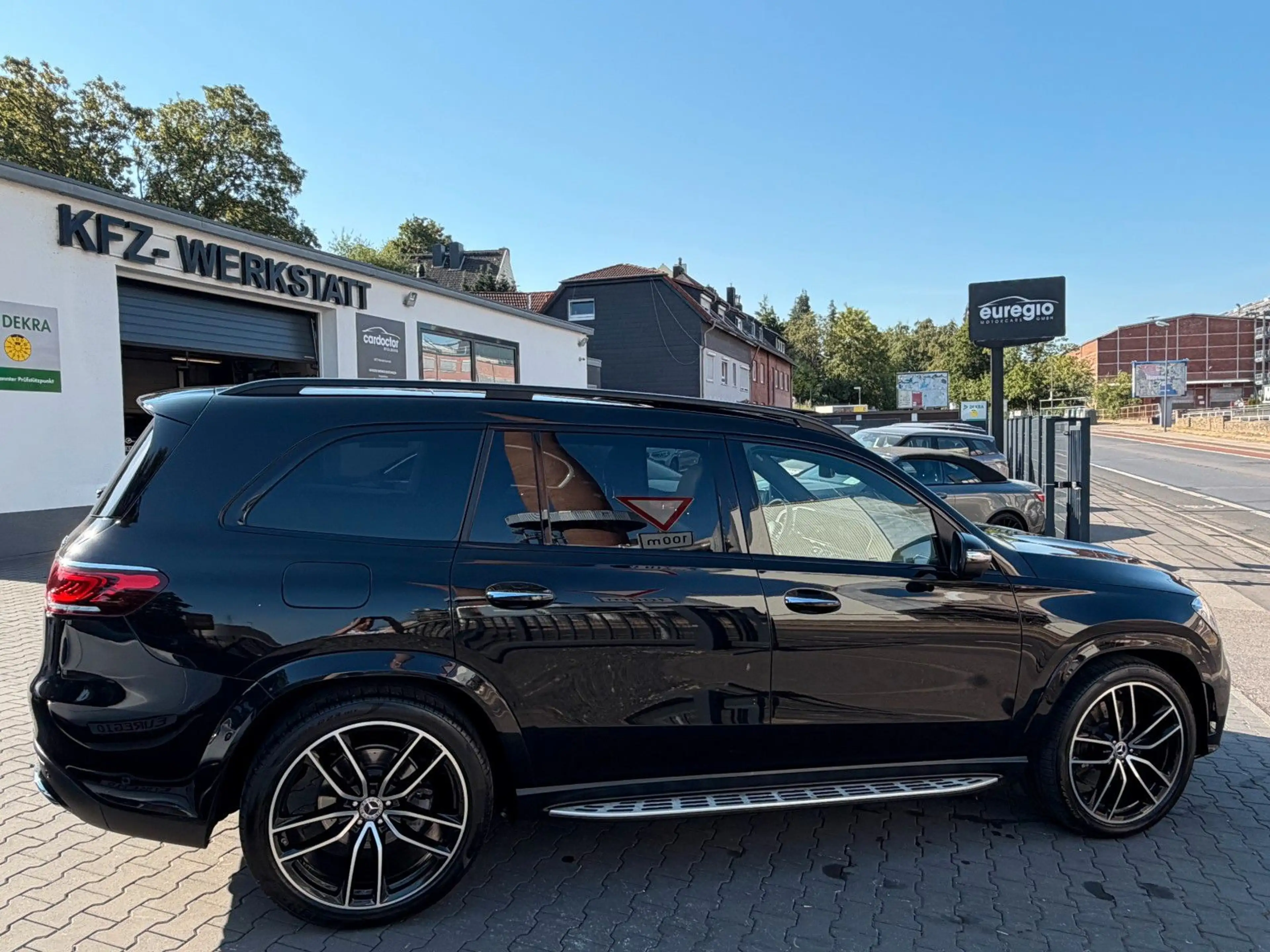 Mercedes-Benz GLS 400 d 4Matic Aut. 1 Hand - AMG line /// — photo 11