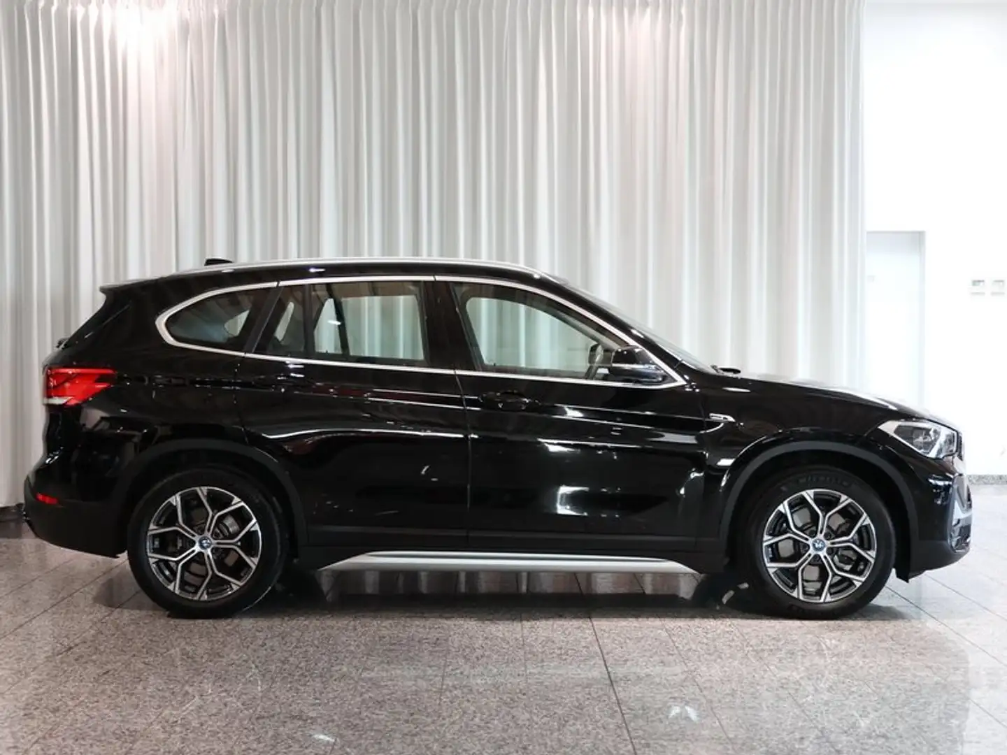 BMW X1 xDrive25e xLine DAB LED Pano.Dach Navi Shz Schwarz - 2