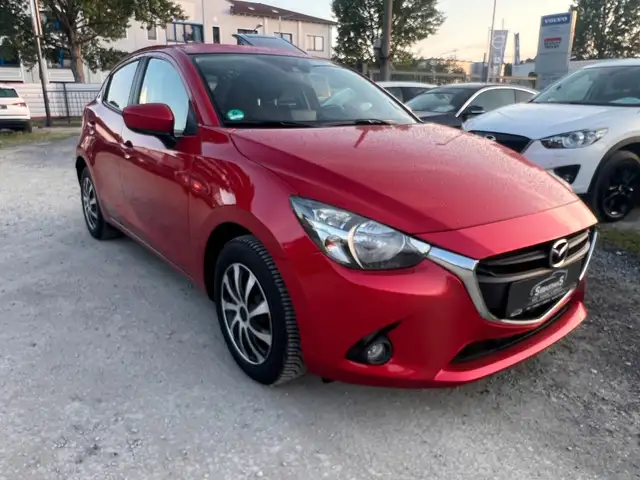 Mazda Mazda2 view 3