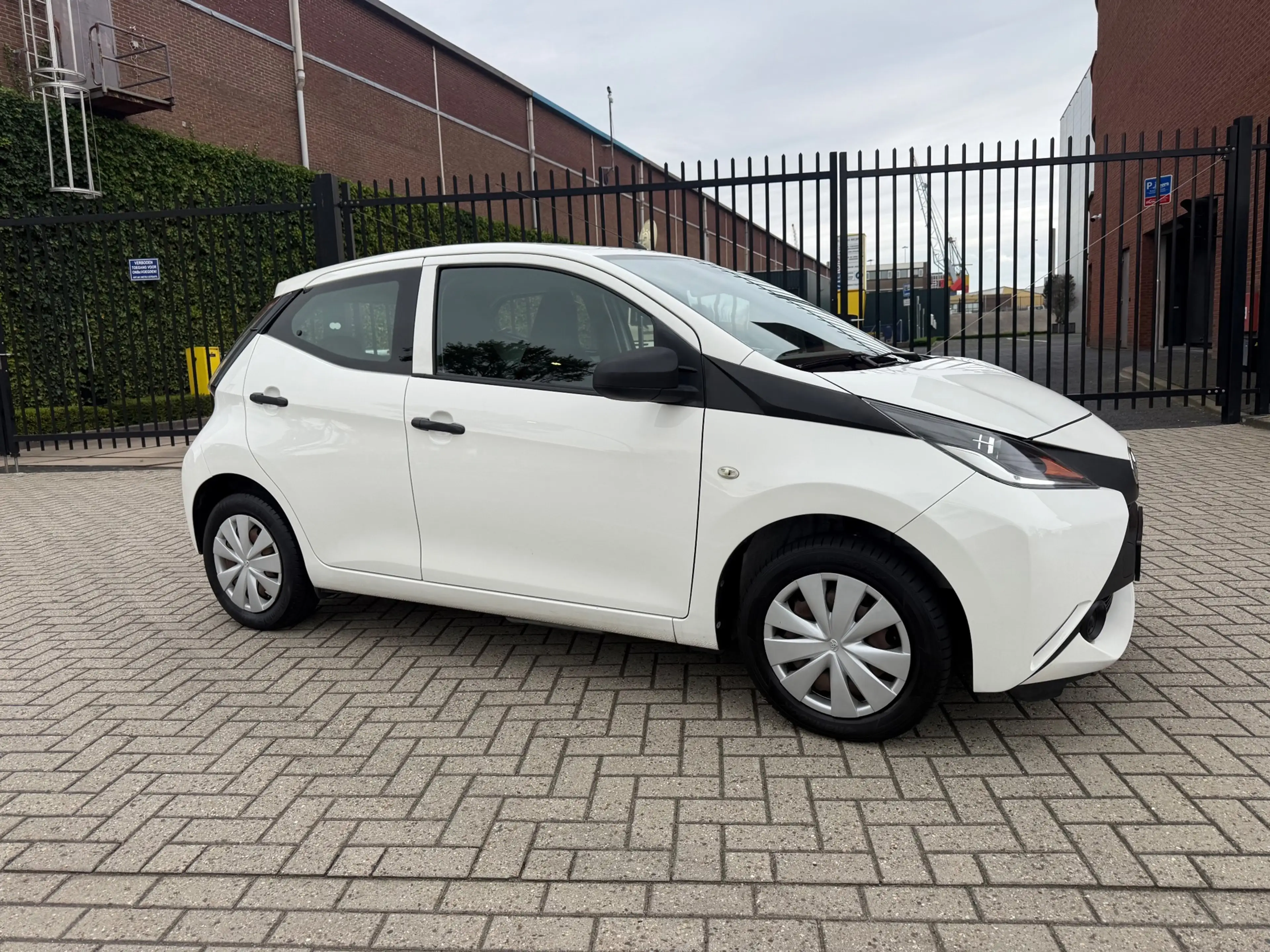 Toyota Aygo 1.0 VVT-i x-now — photo 15