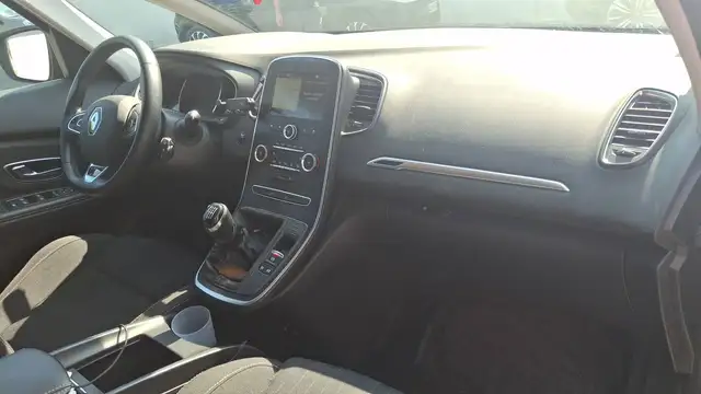 Renault Scenic view 10