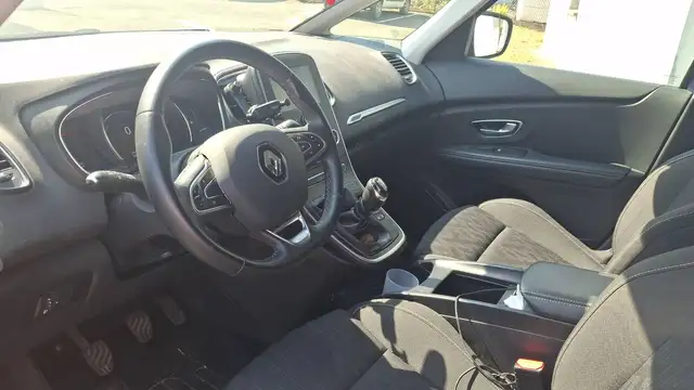 Renault Scenic view 8