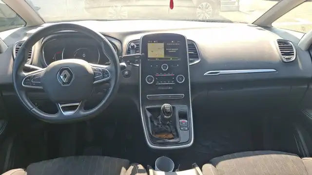 Renault Scenic view 11