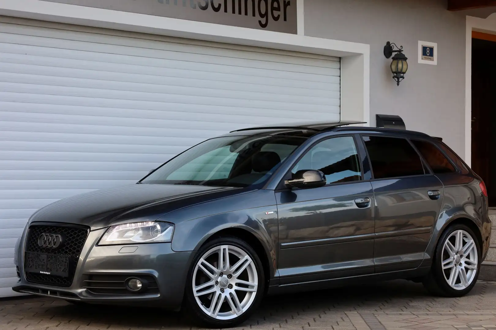 Audi A3 A3 SB S-LINE 1,6 TDI *18"-PANO-LEDER-XENON-WOOFER* Grau - 1