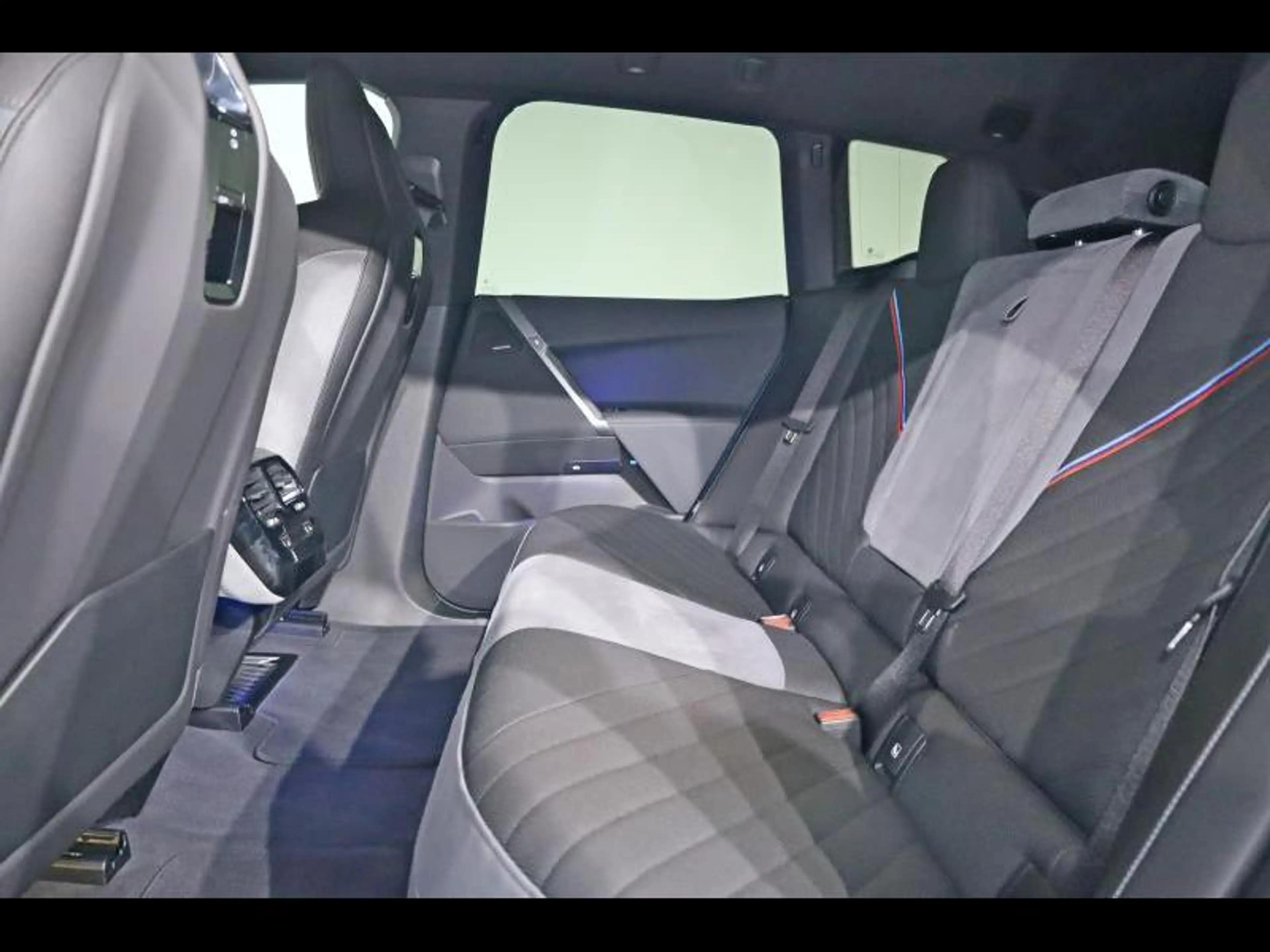 BMW iX xDrive45 Kit M Sport — photo 11
