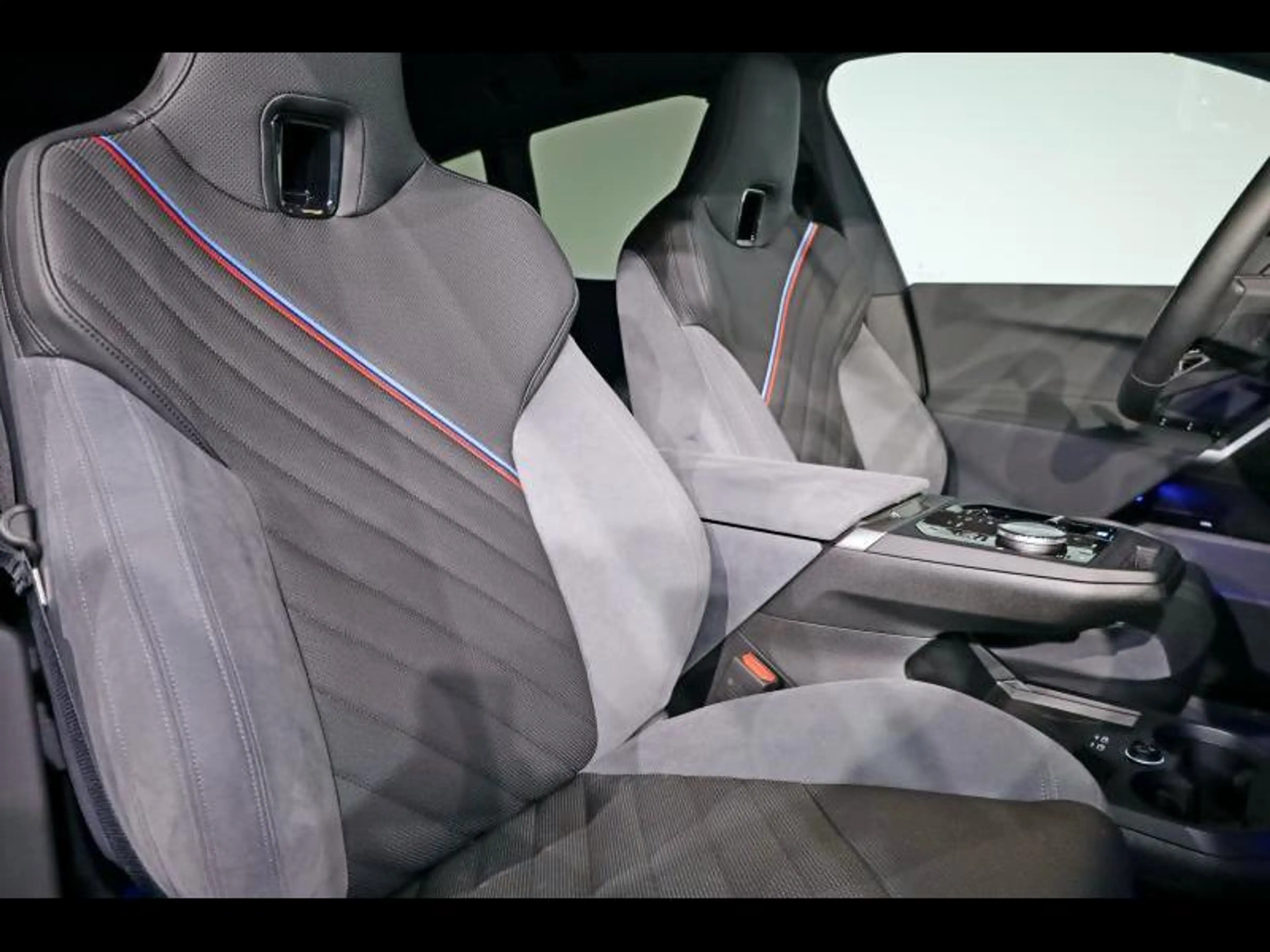 BMW iX xDrive45 Kit M Sport — photo 12