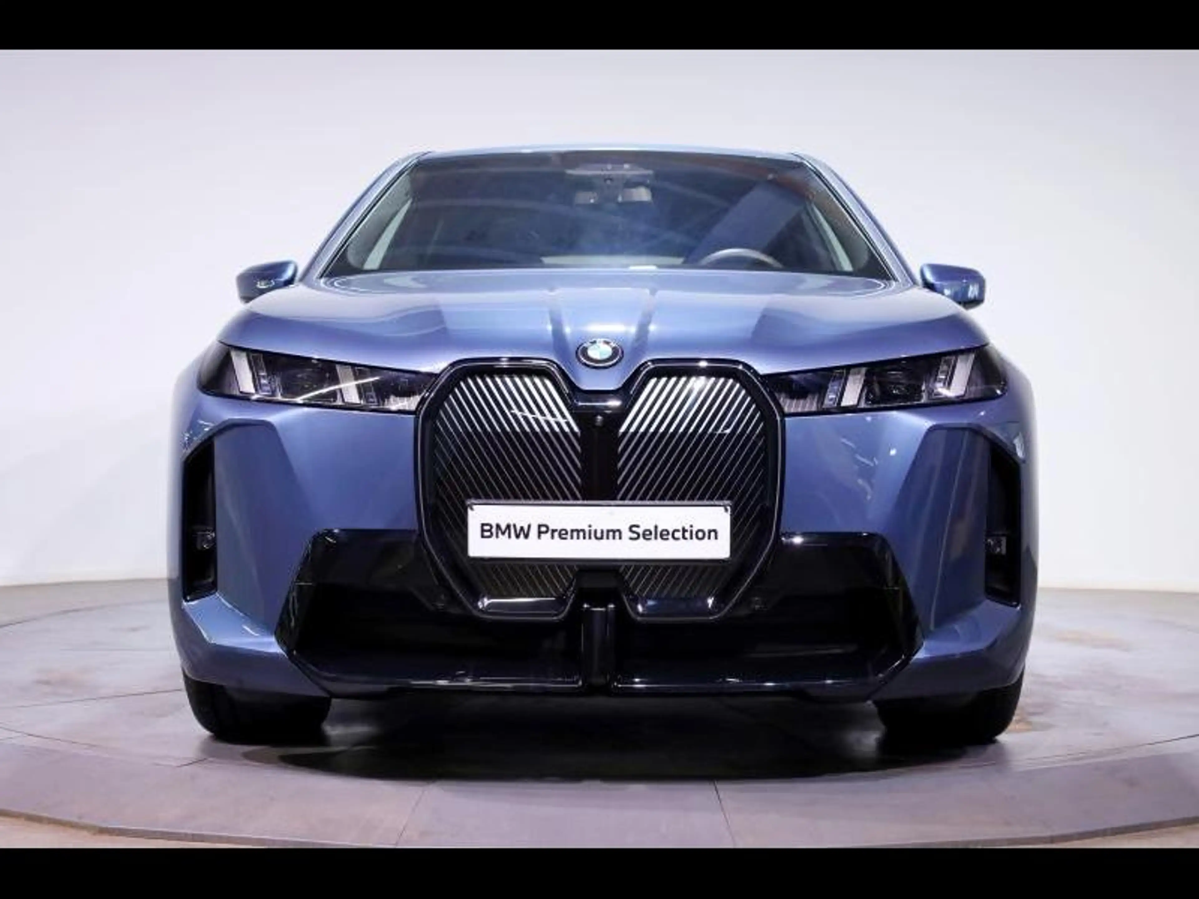 BMW iX xDrive45 Kit M Sport — photo 3