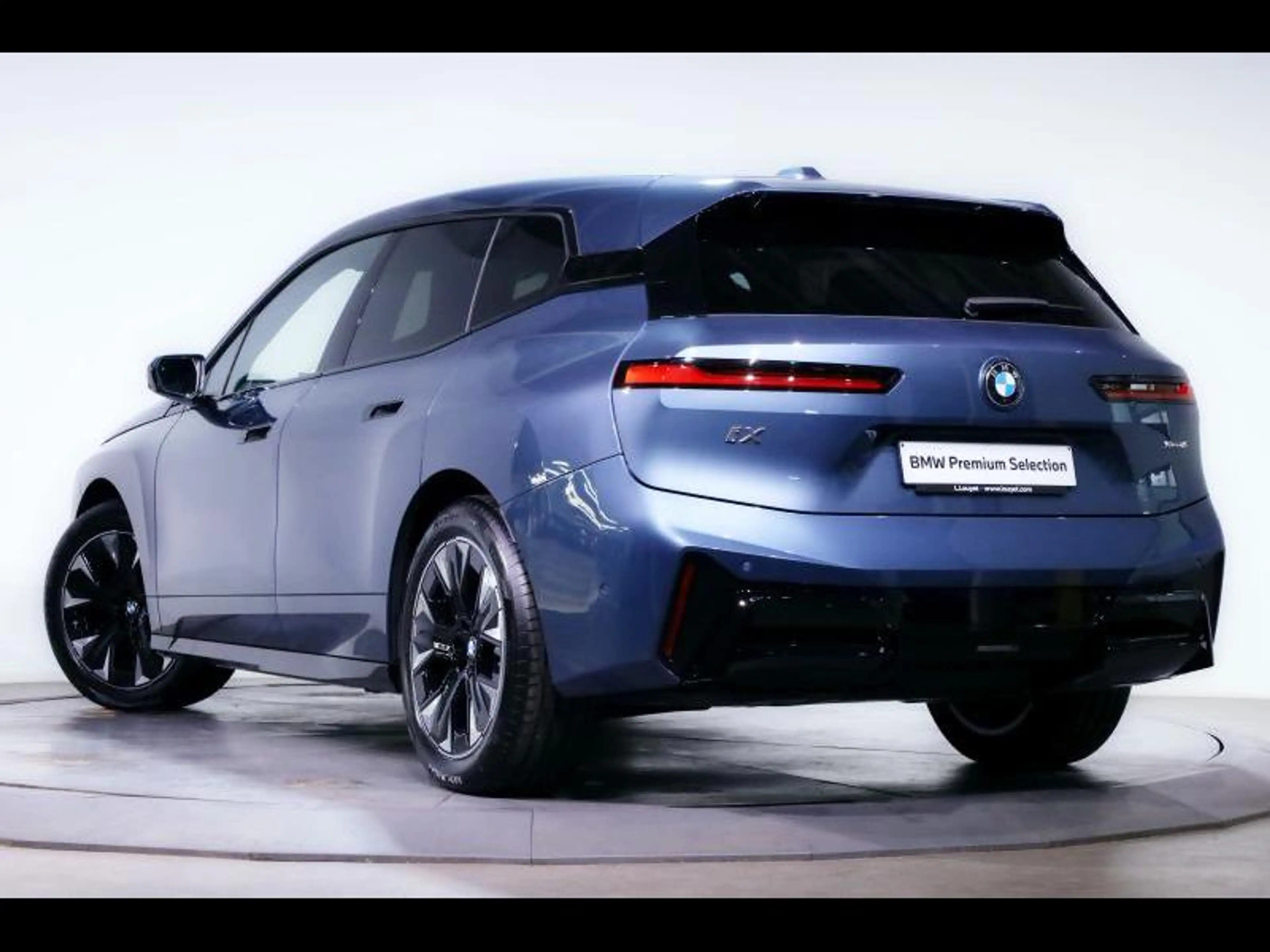 BMW iX xDrive45 Kit M Sport — photo 6