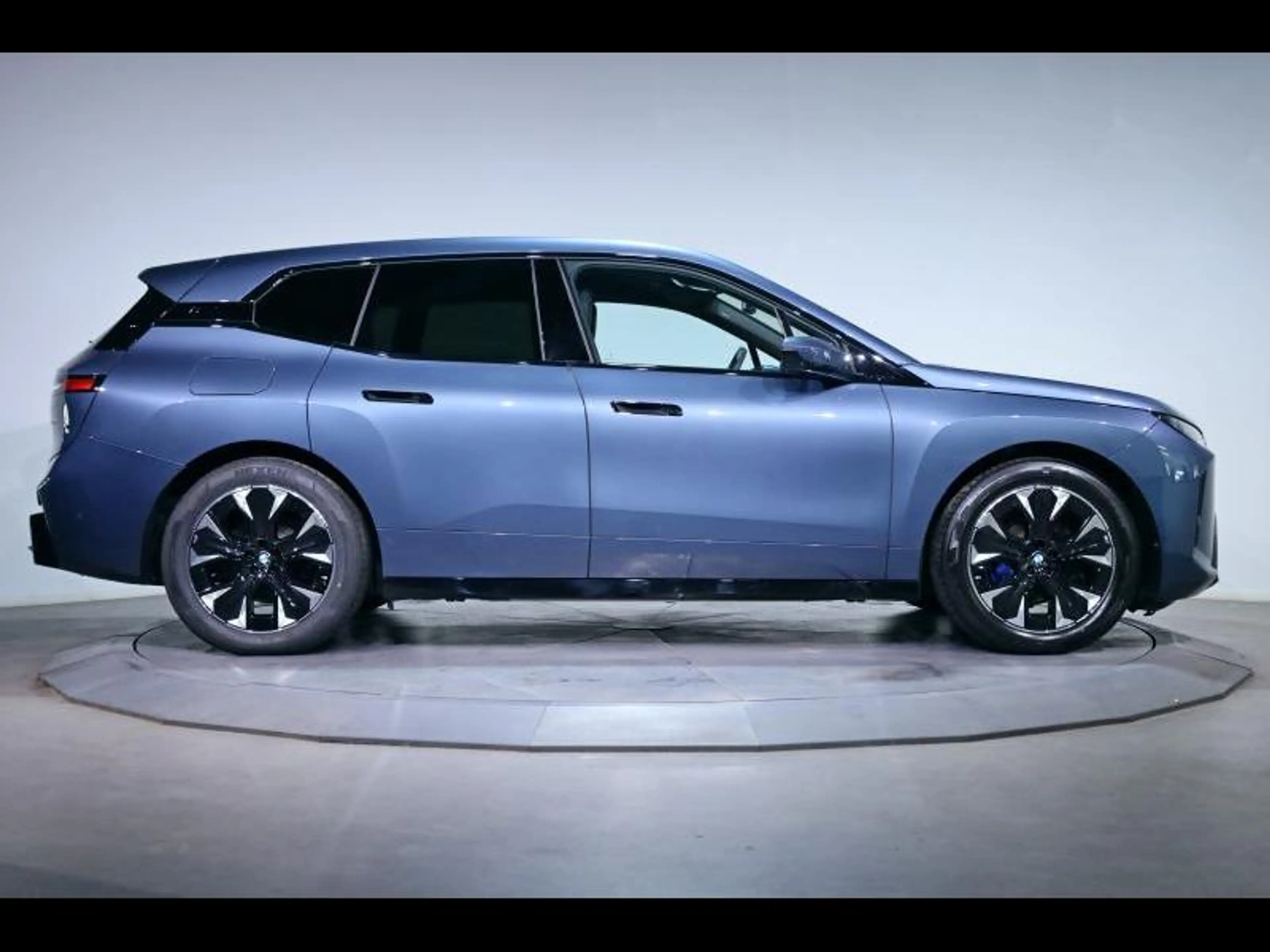 BMW iX xDrive45 Kit M Sport — photo 4