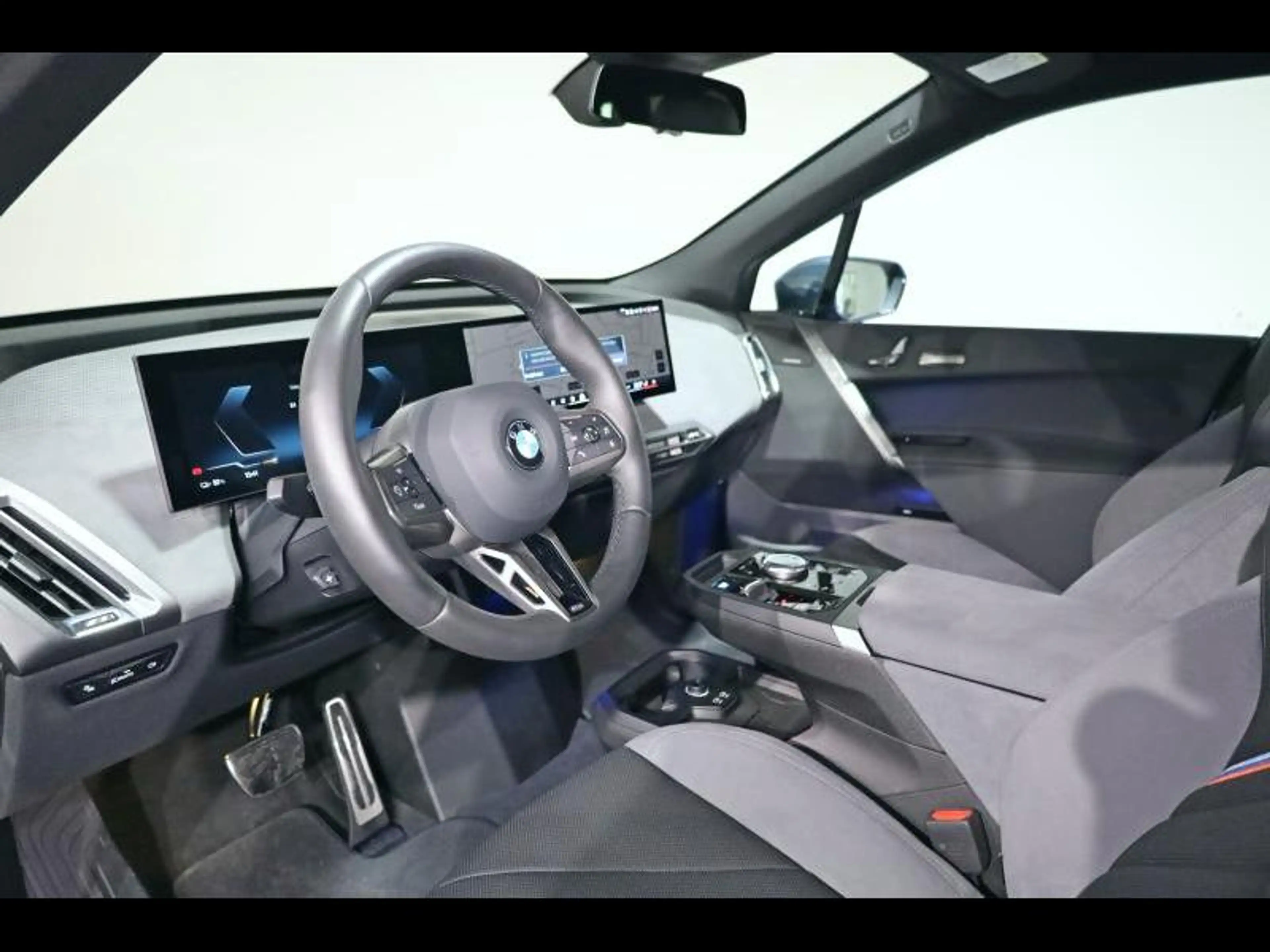 BMW iX xDrive45 Kit M Sport — photo 7