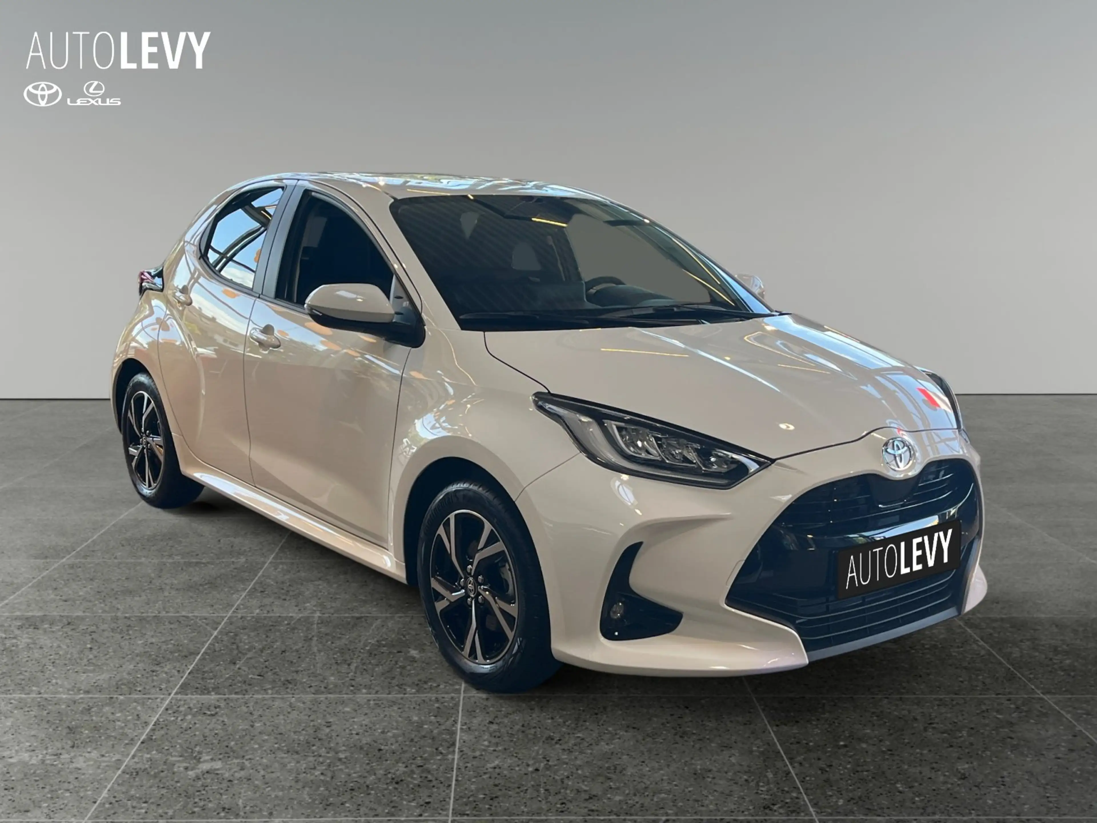 Toyota Yaris - 1.5 l Hybrid +nur Pflege + Medizin-sofort — photo 6