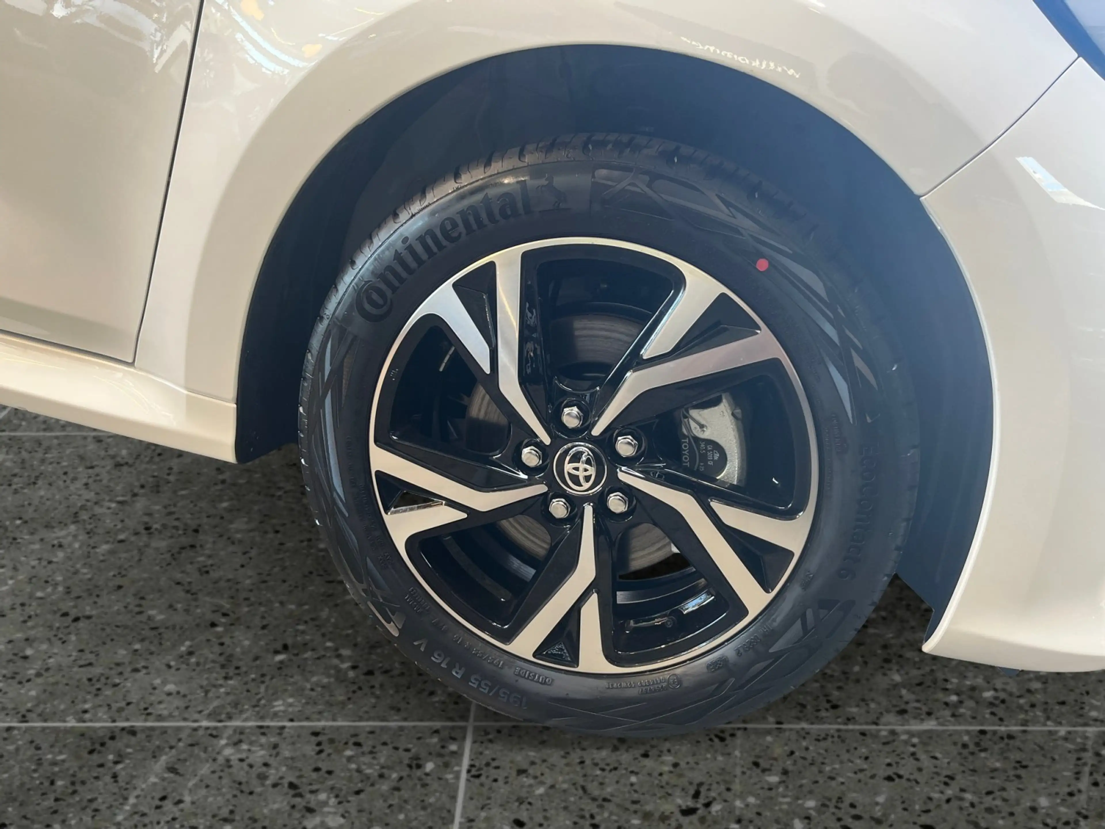 Toyota Yaris - 1.5 l Hybrid +nur Pflege + Medizin-sofort — photo 13