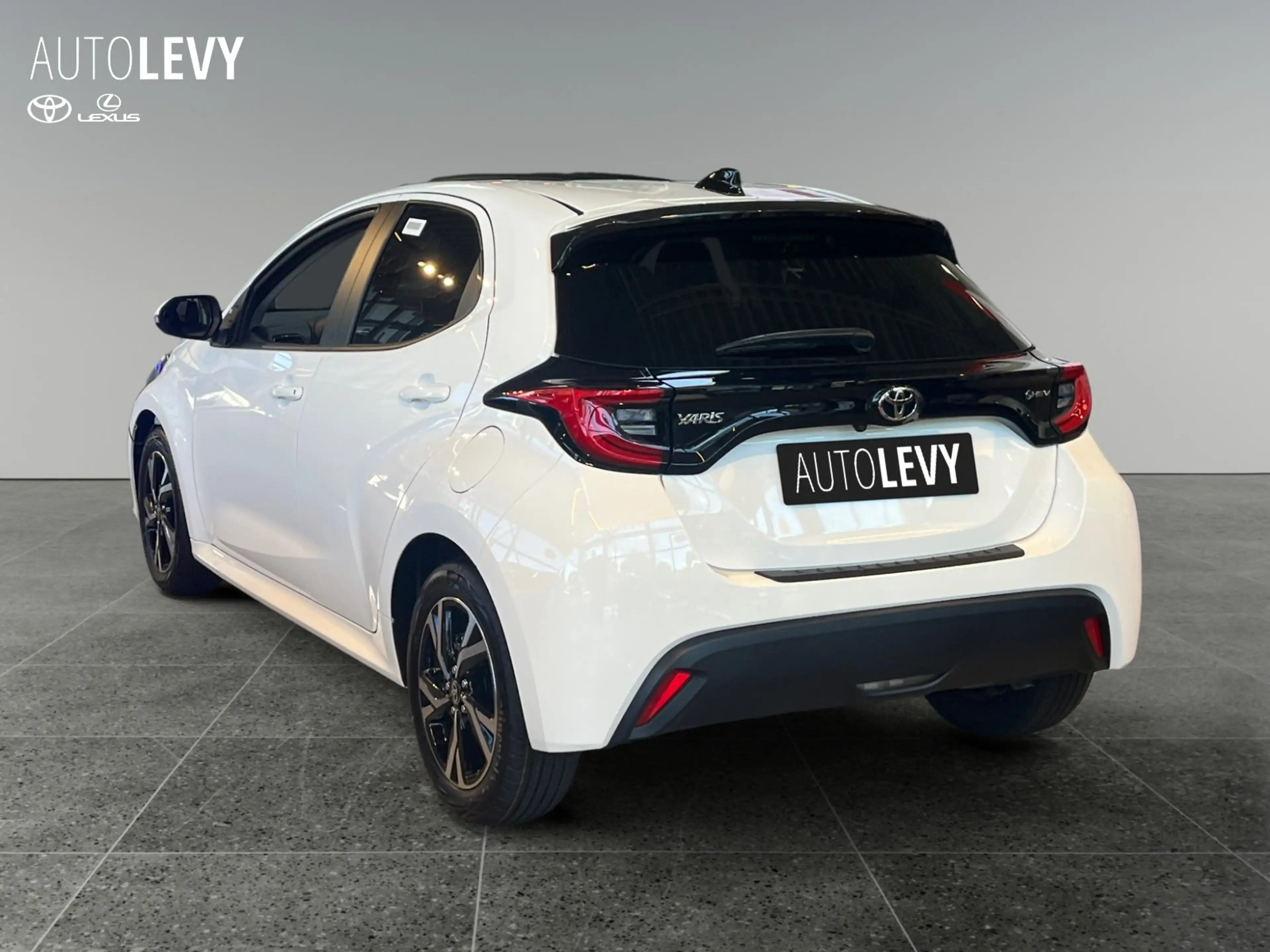 Toyota Yaris - 1.5 l Hybrid +nur Pflege + Medizin-sofort — photo 3