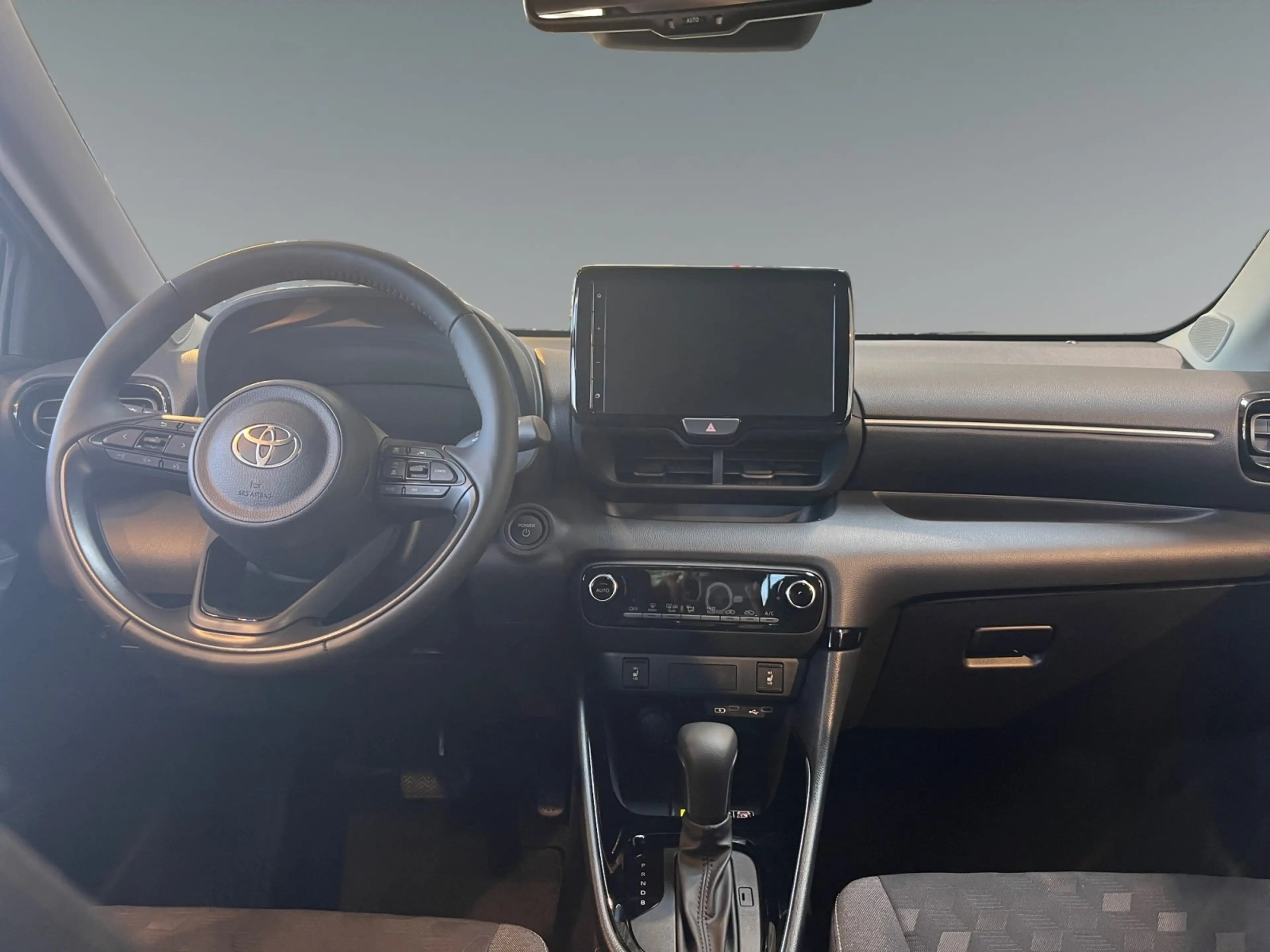Toyota Yaris - 1.5 l Hybrid +nur Pflege + Medizin-sofort — photo 9