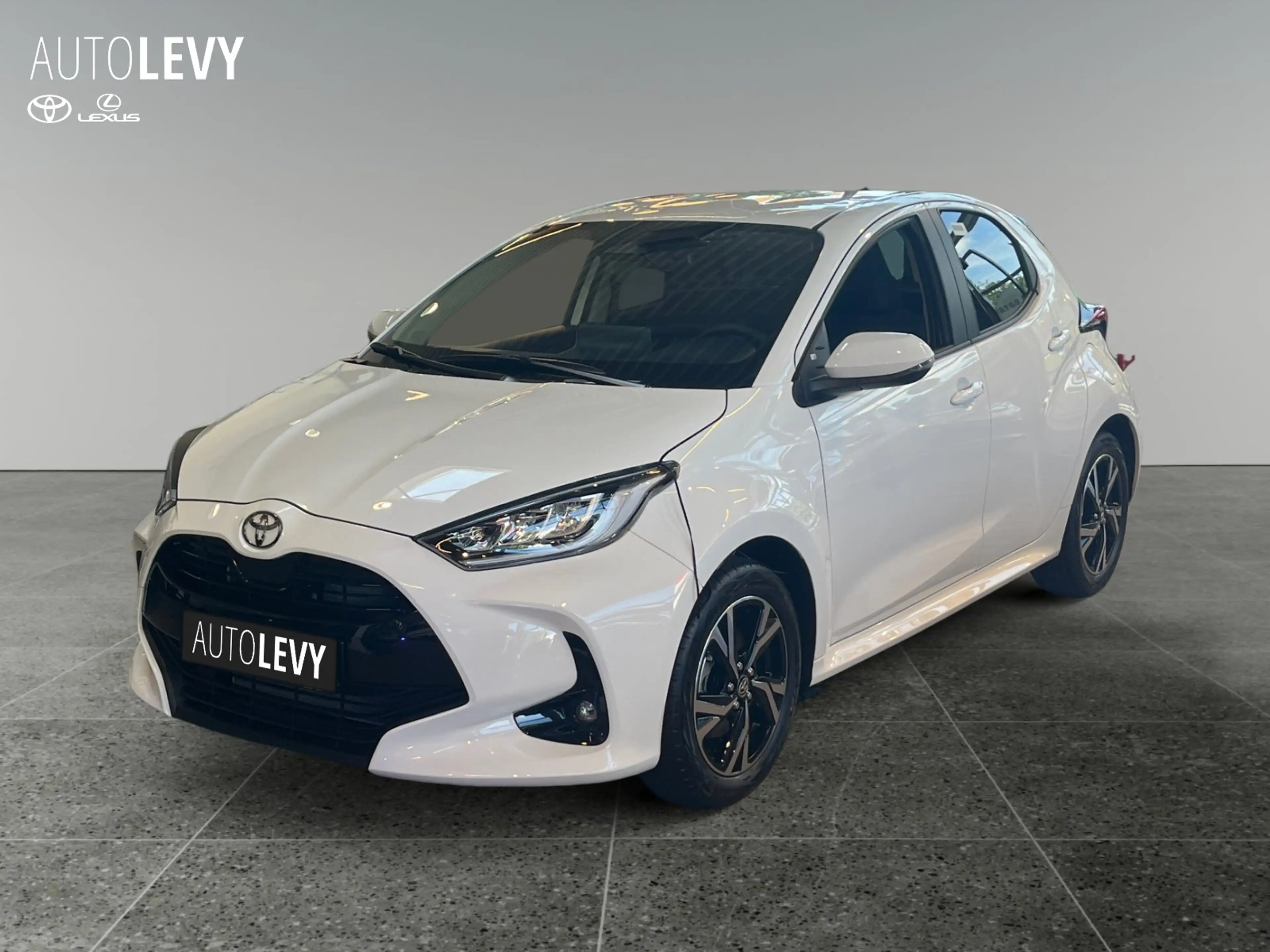 Toyota Yaris - 1.5 l Hybrid +nur Pflege + Medizin-sofort — photo 2