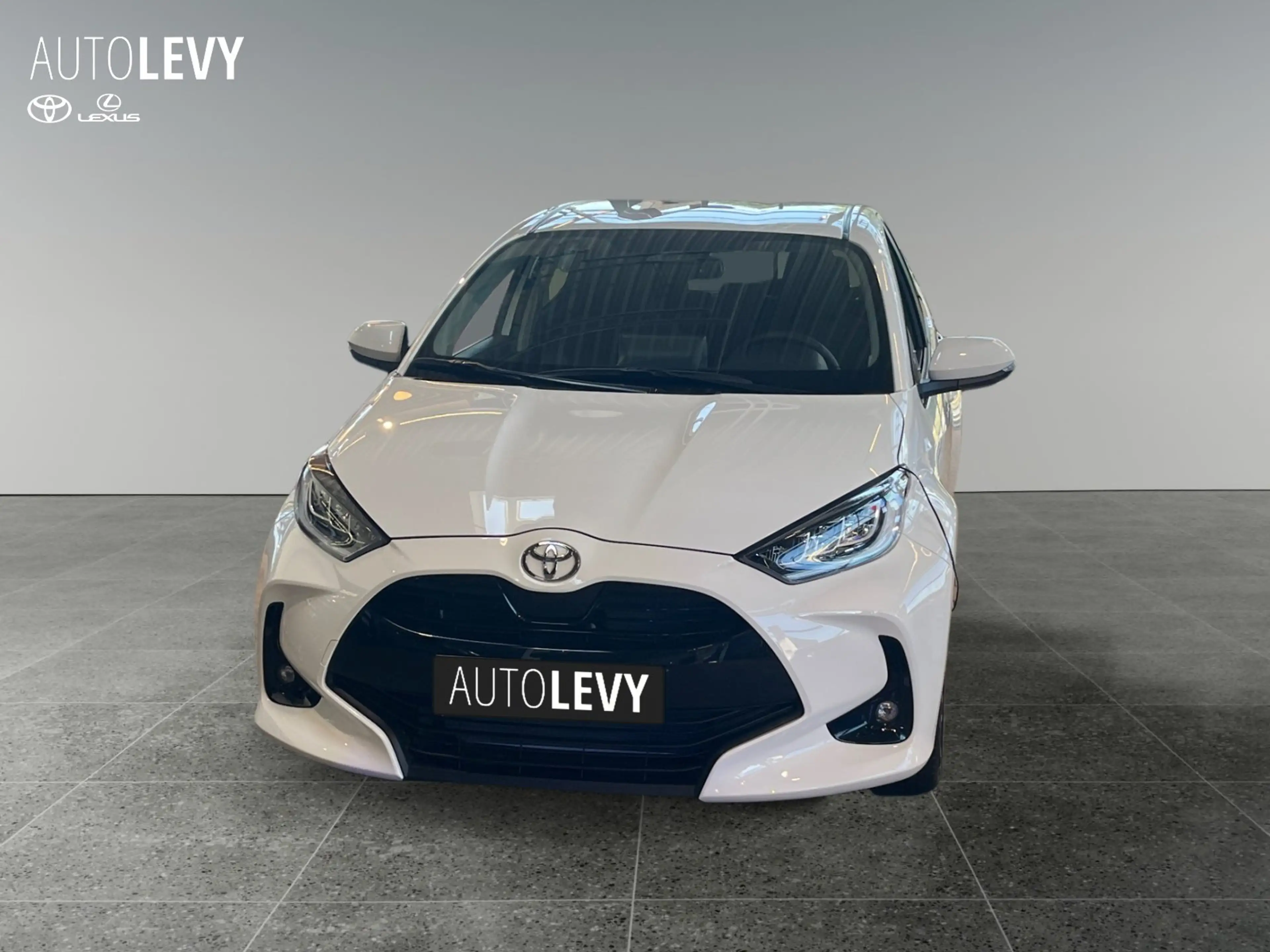 Toyota Yaris - 1.5 l Hybrid +nur Pflege + Medizin-sofort — photo 7