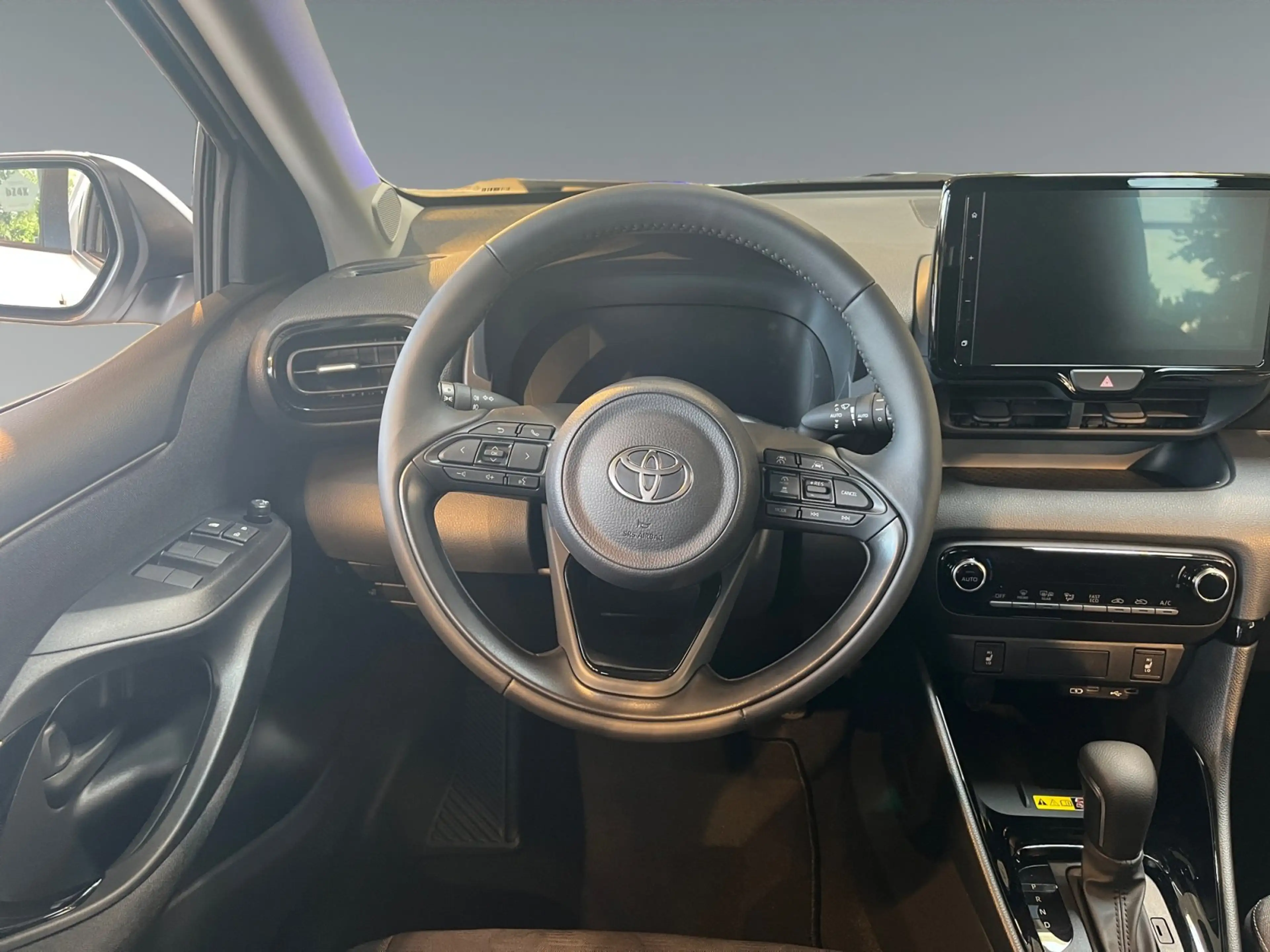Toyota Yaris - 1.5 l Hybrid +nur Pflege + Medizin-sofort — photo 11