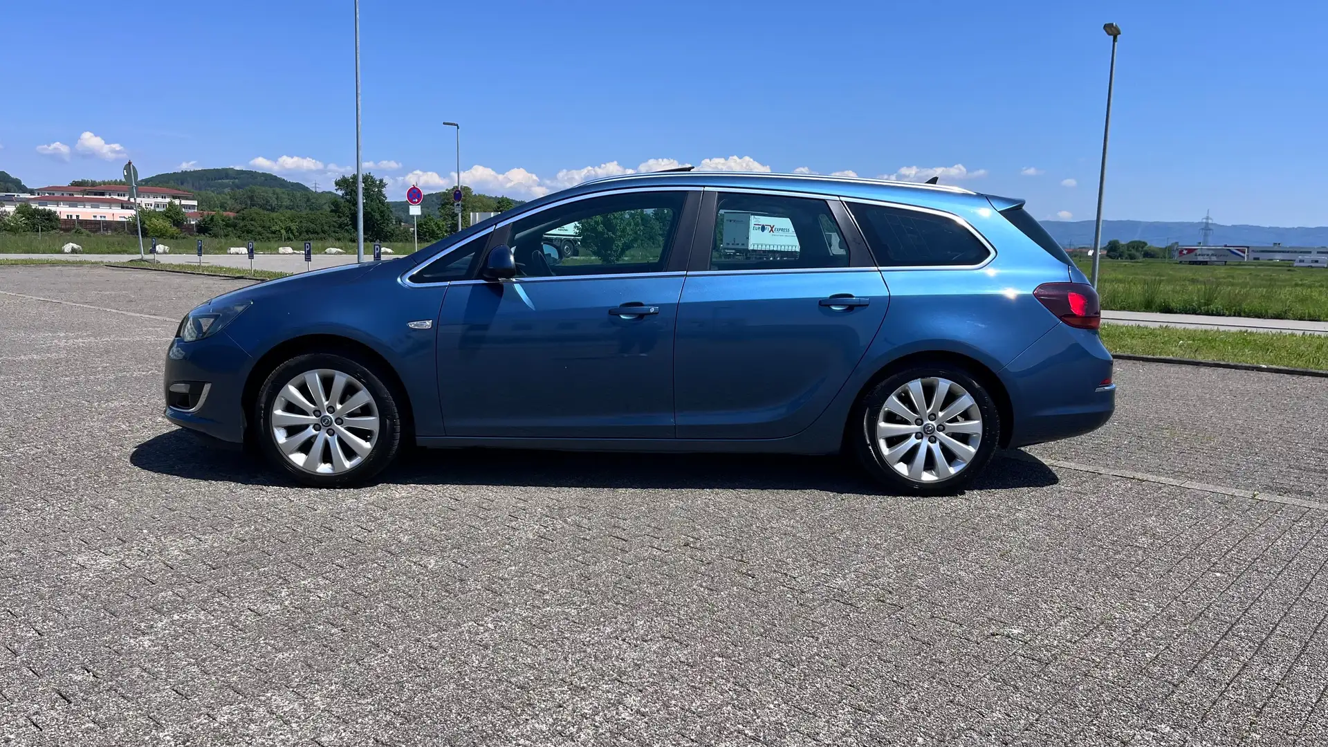 Opel Astra 1.6 Sports Tourer Aut. Edition Bleu - 2