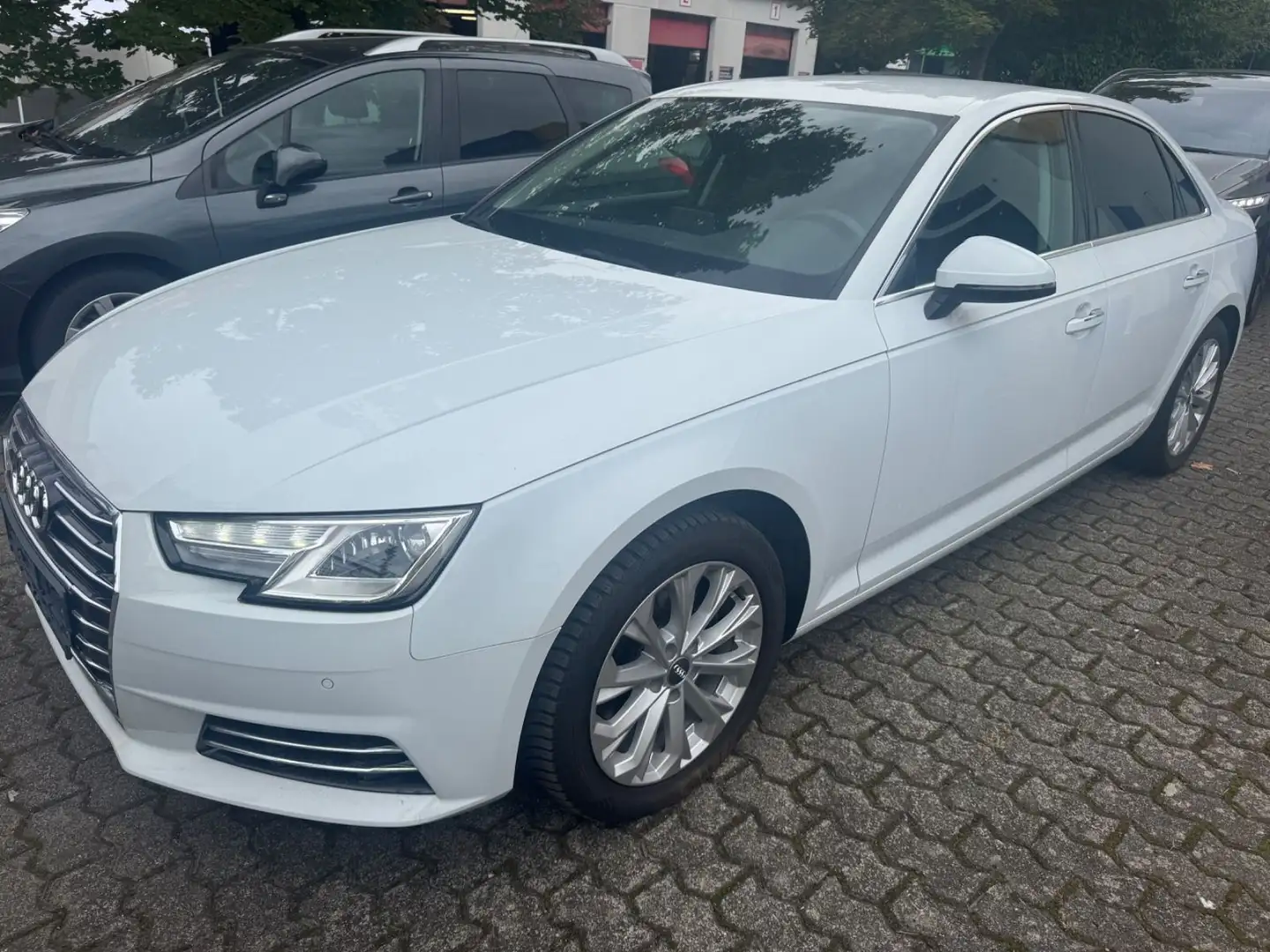 Audi A4 Lim. design Leder+Navi+Xenon Bianco - 1