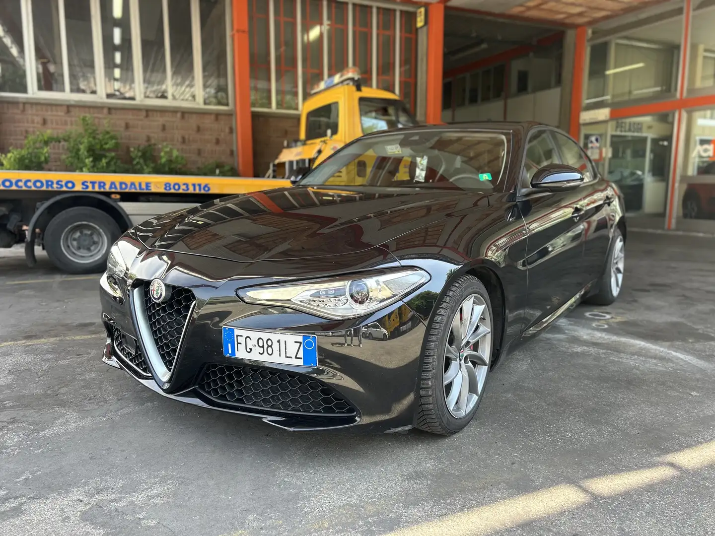 Alfa Romeo Giulia 2.2 t Business Sport Launch Edition 180cv auto - 1