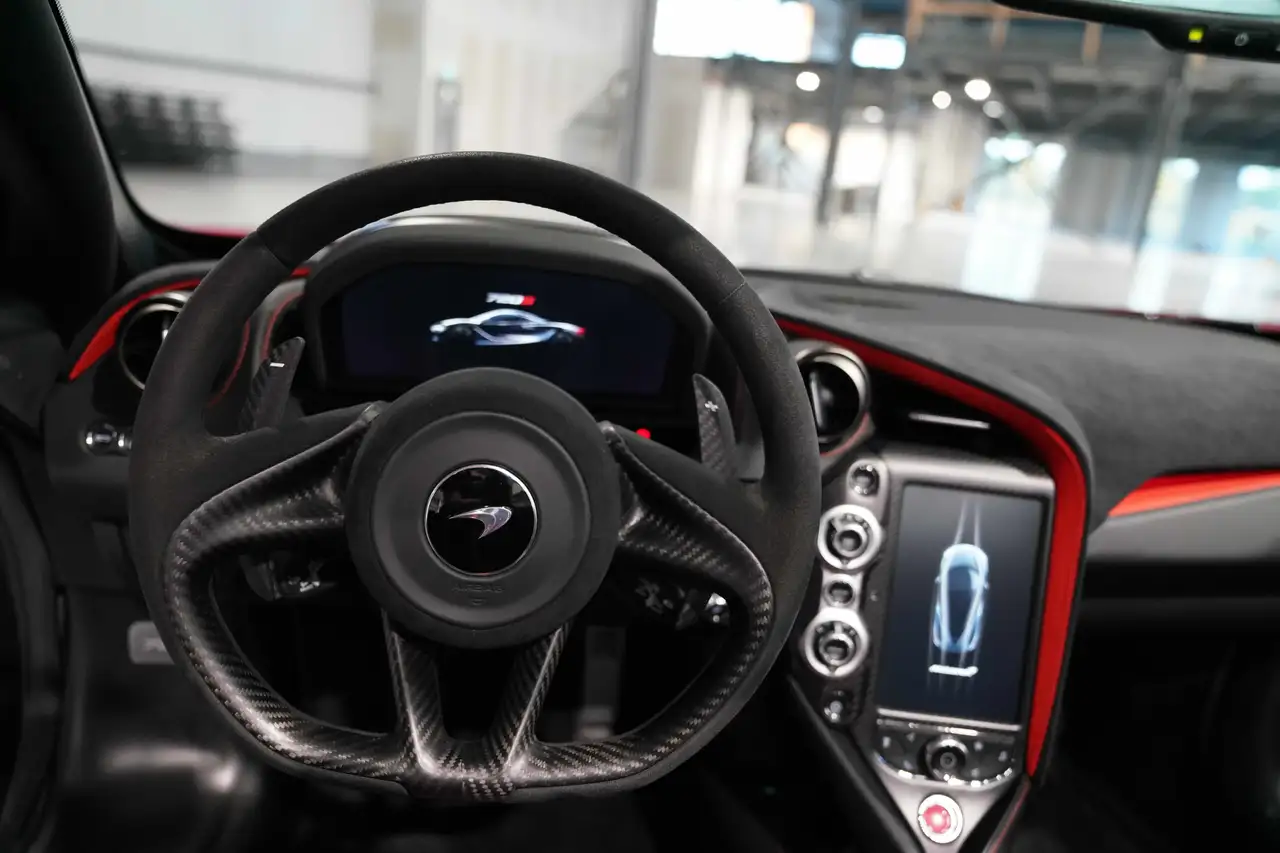 McLaren 720S снимка McLaren 720S