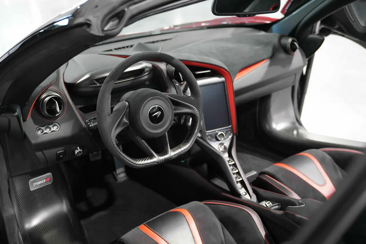 McLaren 720S снимка McLaren 720S