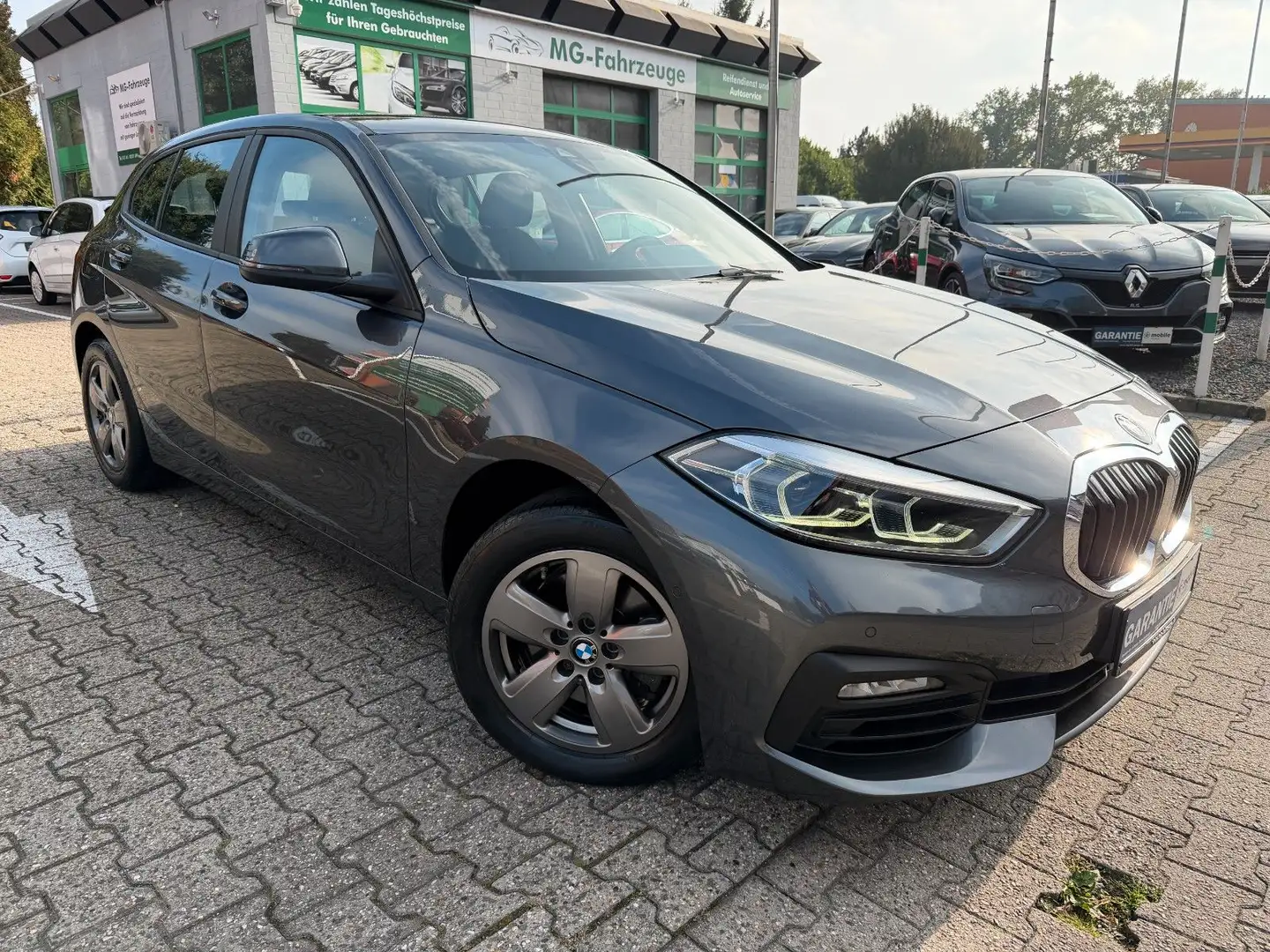 BMW 116 Baureihe 1 Lim. 116 d NAVI LED AHK NEUES MOD Grau - 2