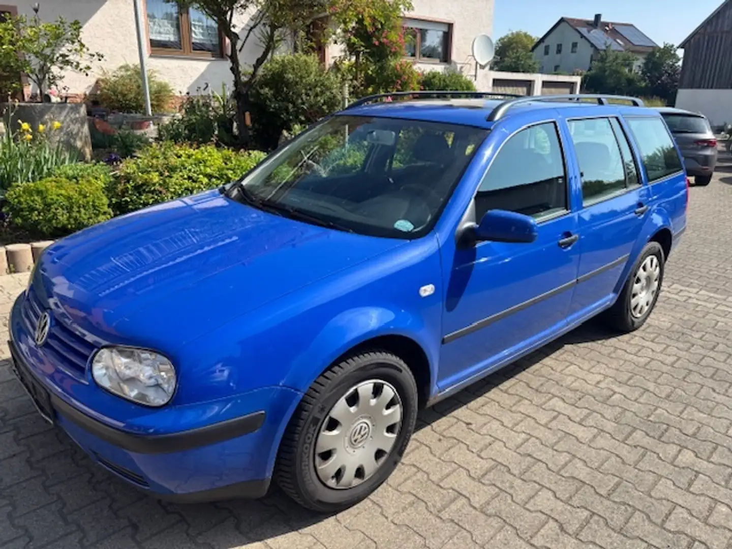 Volkswagen Golf Variant Basis,GSD,8fach bereift Bleu - 1