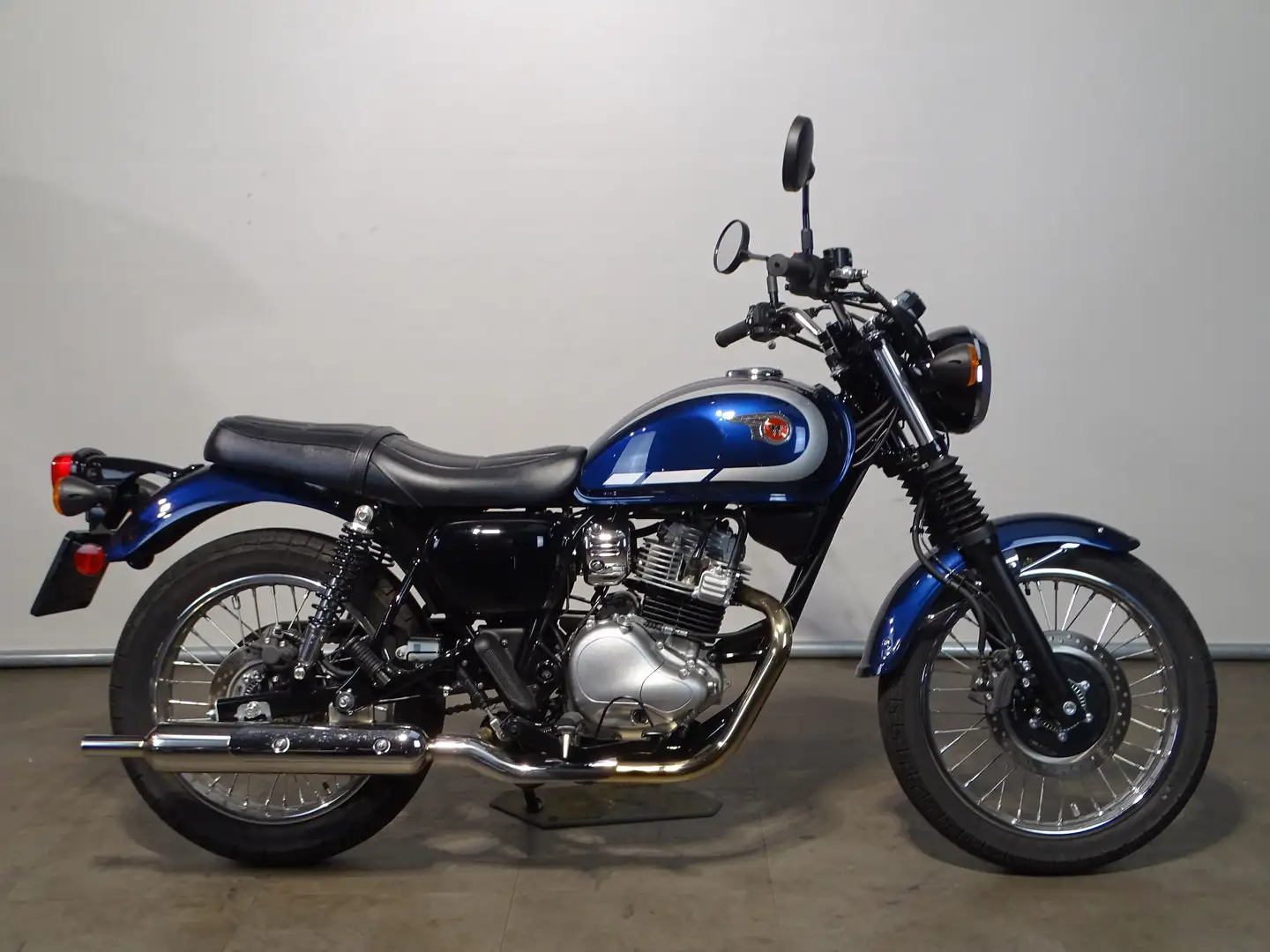 Kawasaki W 230 Blauw - 1