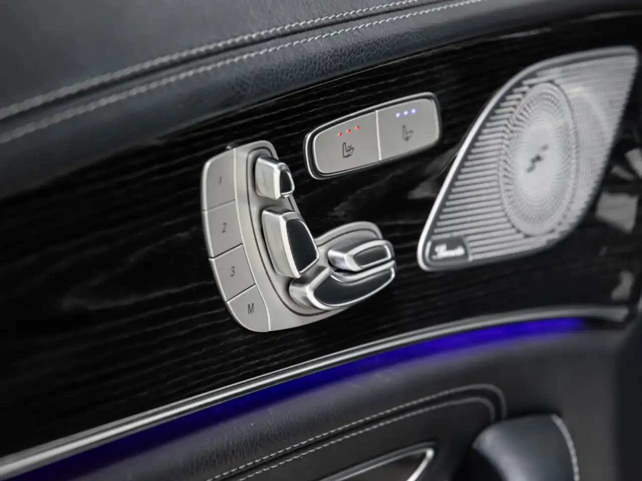 Mercedes-Benz CLS снимка Mercedes-Benz CLS