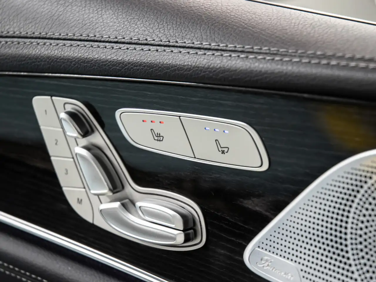 Mercedes-Benz CLS снимка Mercedes-Benz CLS