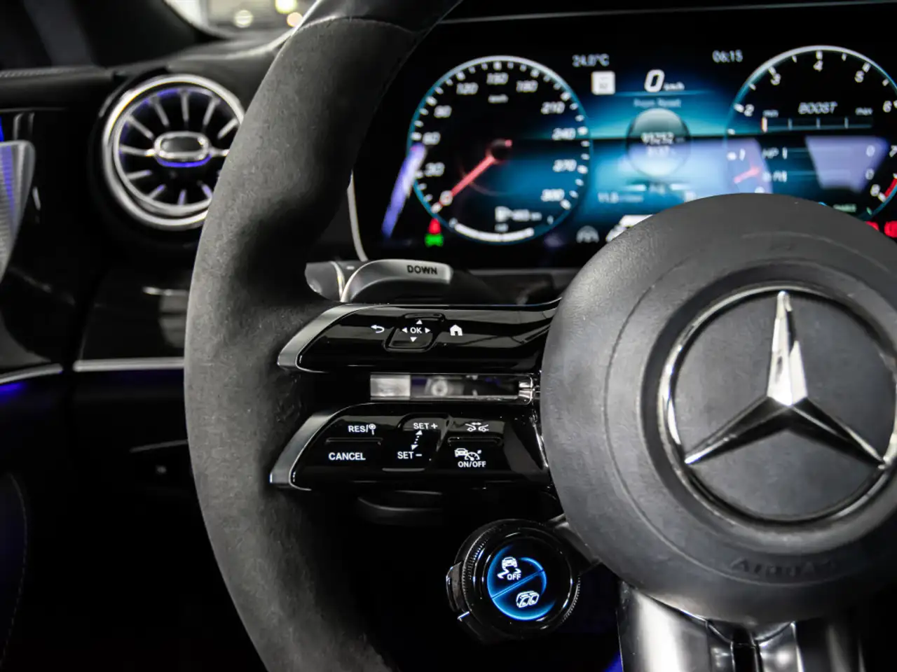 Mercedes-Benz CLS снимка Mercedes-Benz CLS