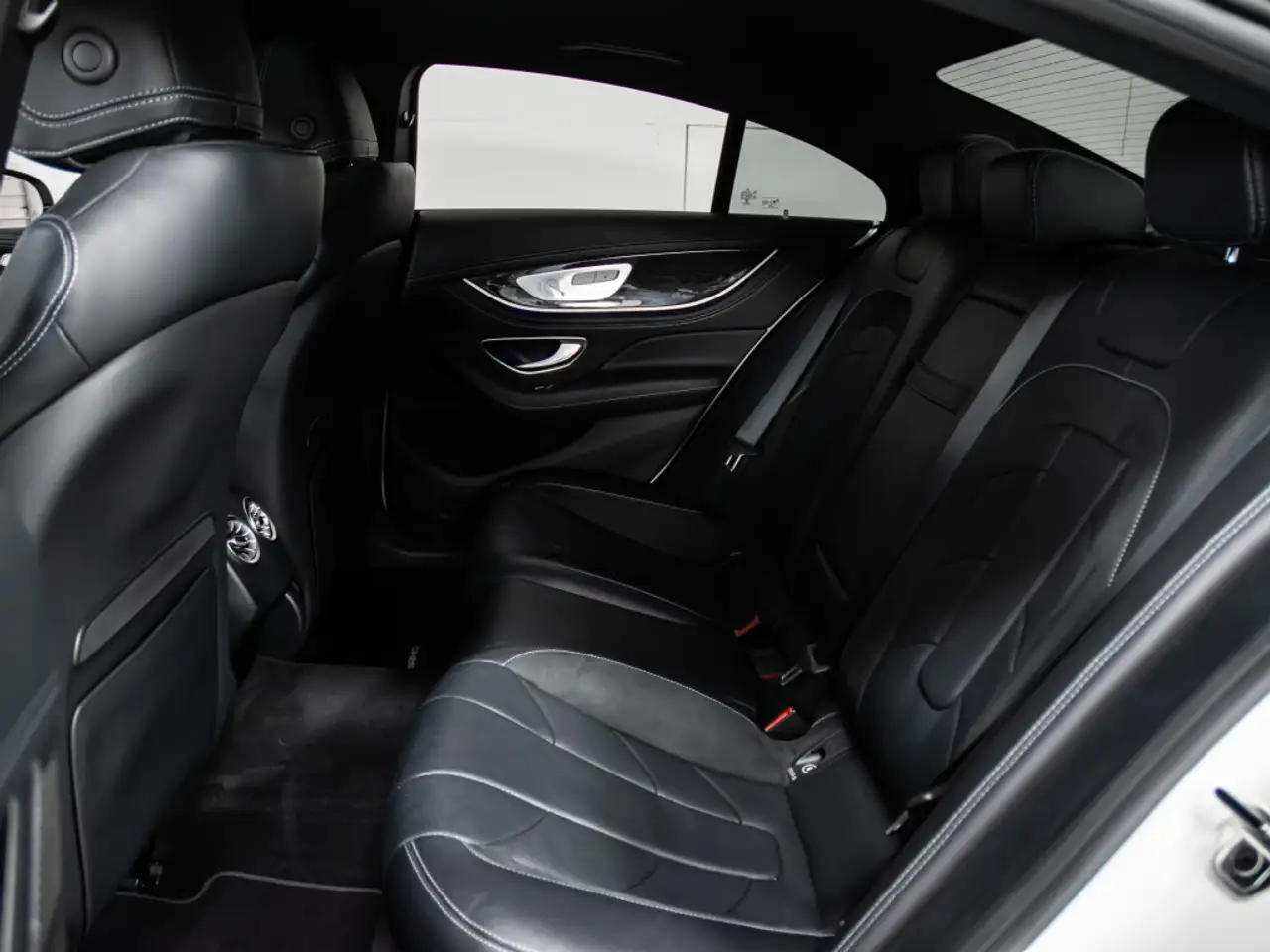 Mercedes-Benz CLS снимка Mercedes-Benz CLS