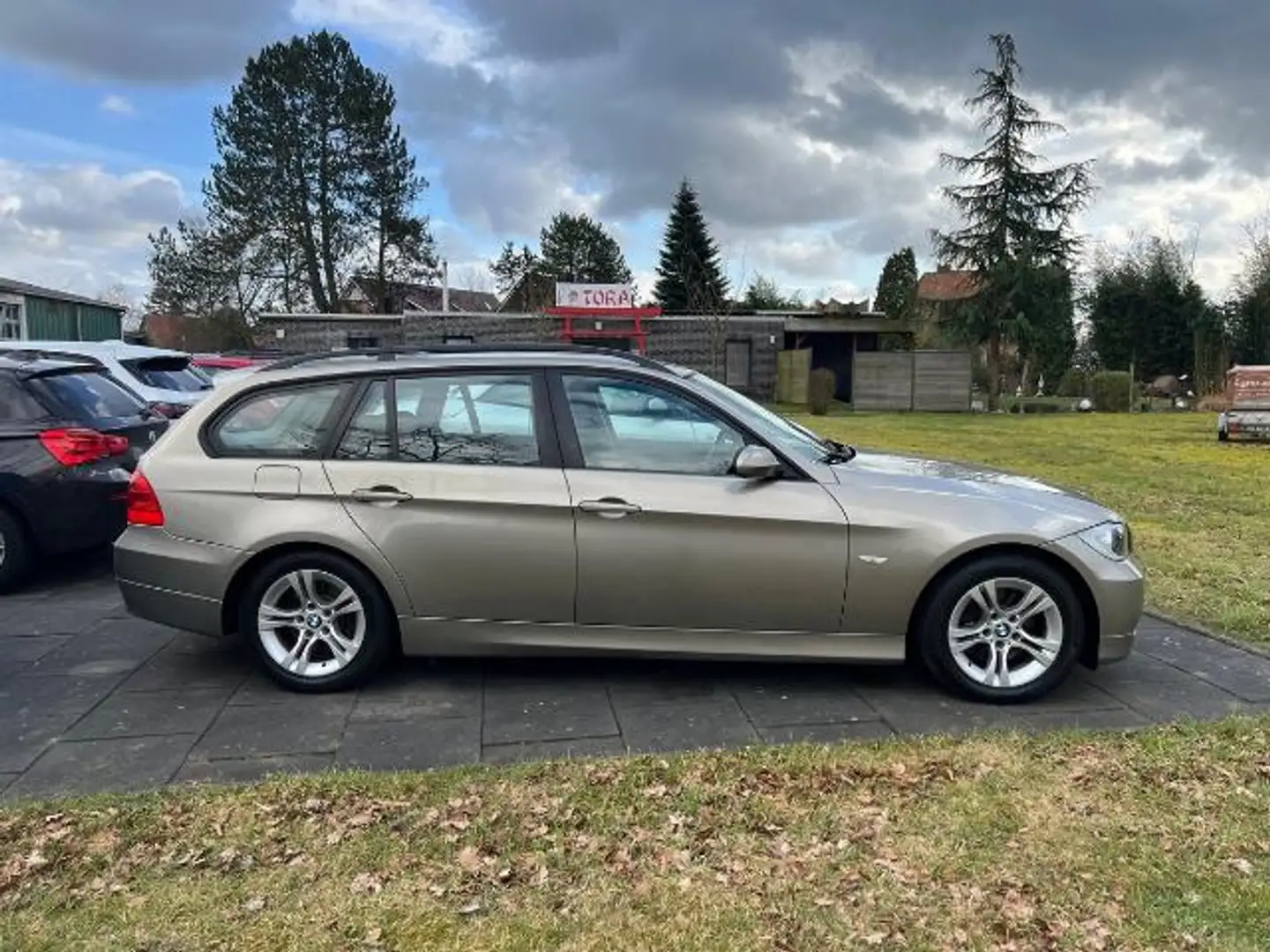 BMW 318 i Touring - 2
