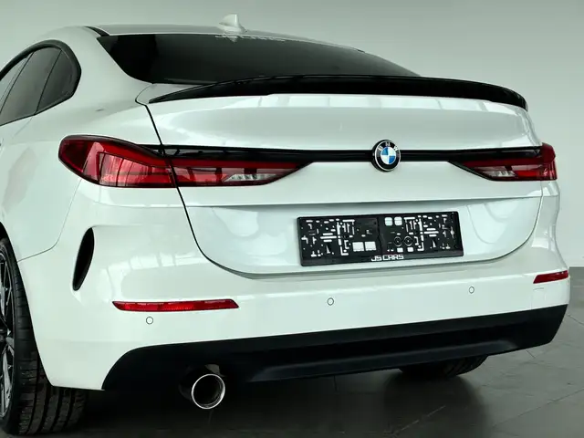 BMW 2 Series view 11