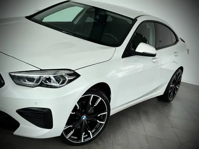 BMW 2 Series view 3