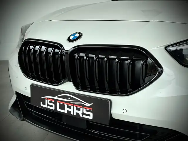 BMW 2 Series view 4