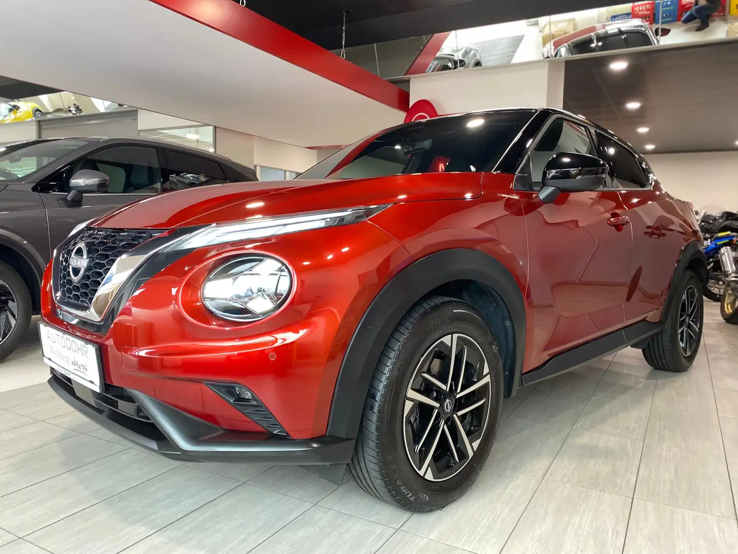 Nissan Juke 1,0 DIG-T N-Connecta **2-Farben** Rot - 2