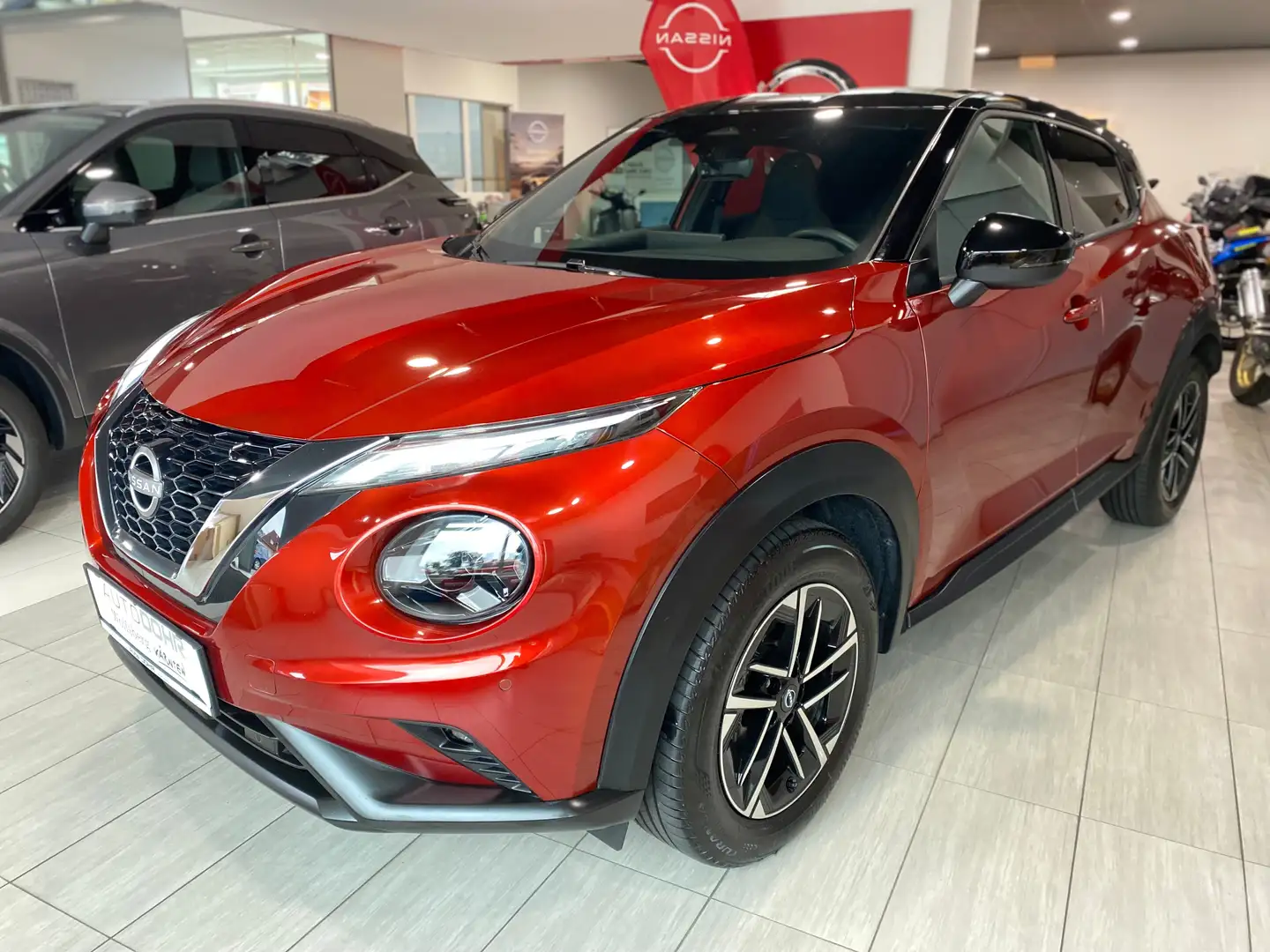 Nissan Juke 1,0 DIG-T N-Connecta **2-Farben** Rot - 1