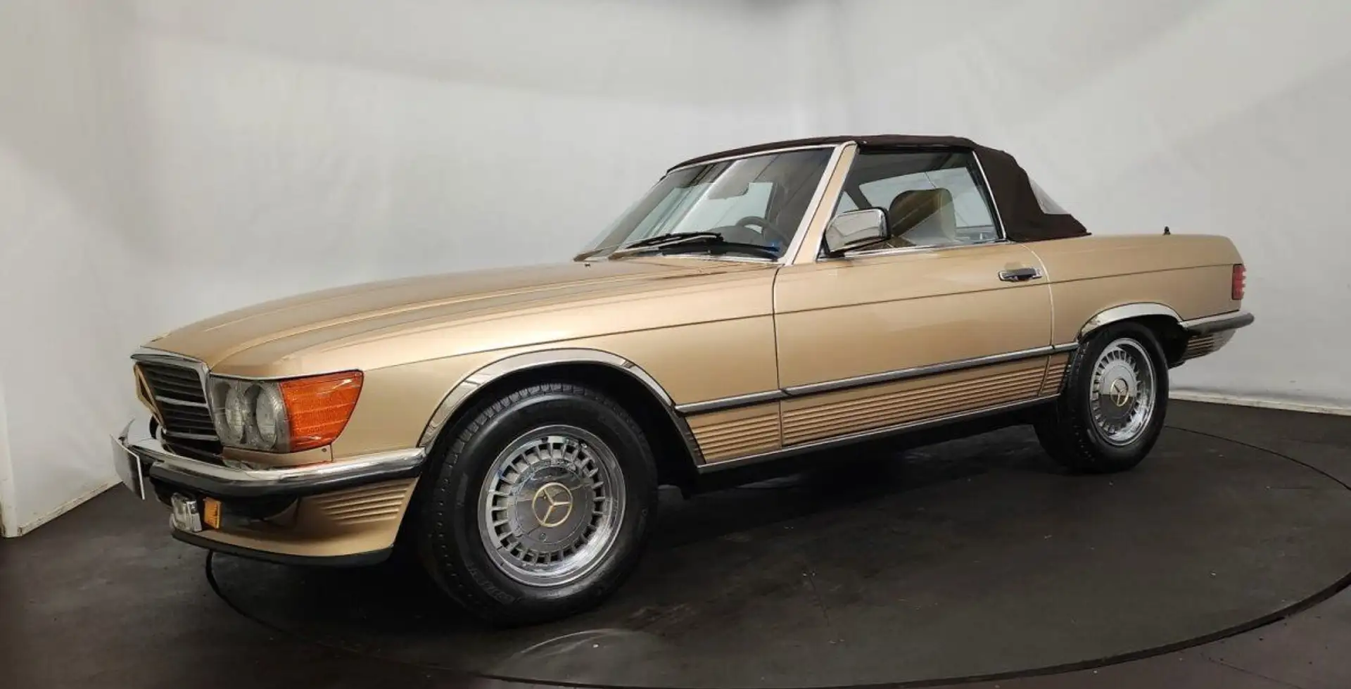 Mercedes-Benz 560 SL - 2