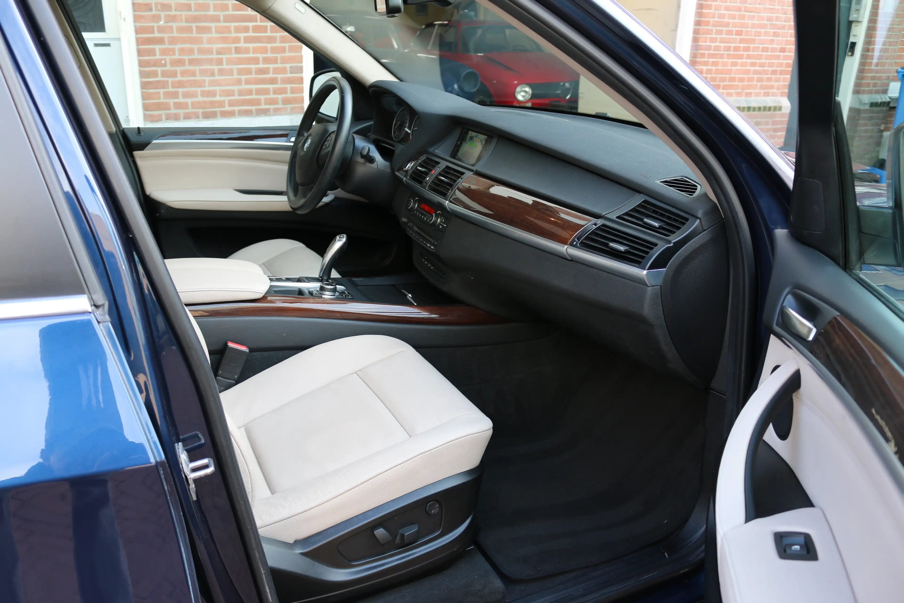 BMW X5 xDrive35i High Executive — photo 13